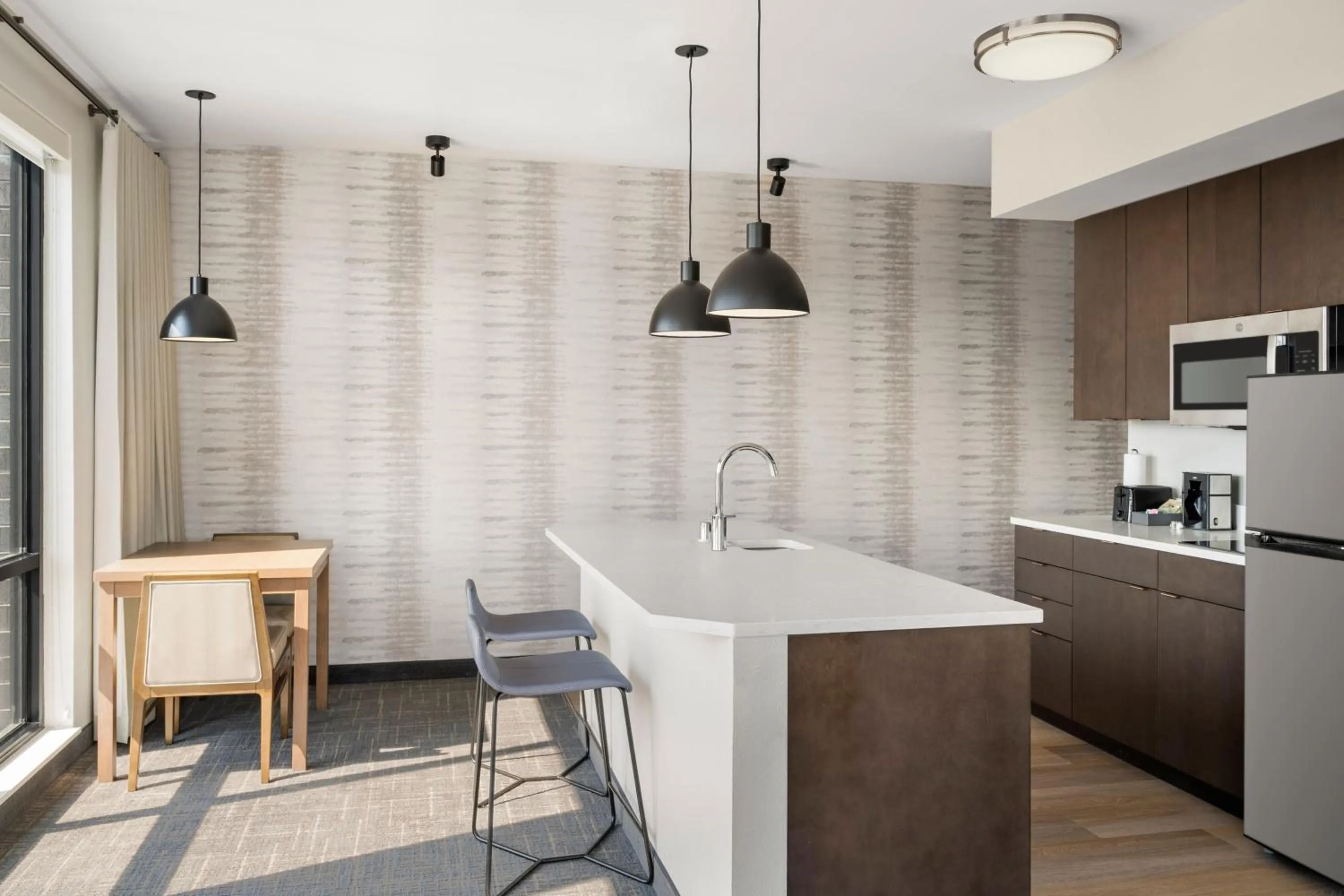 Kitchen or kitchenette in Residence Inn by Marriott Milwaukee Brookfield at Poplar Creek