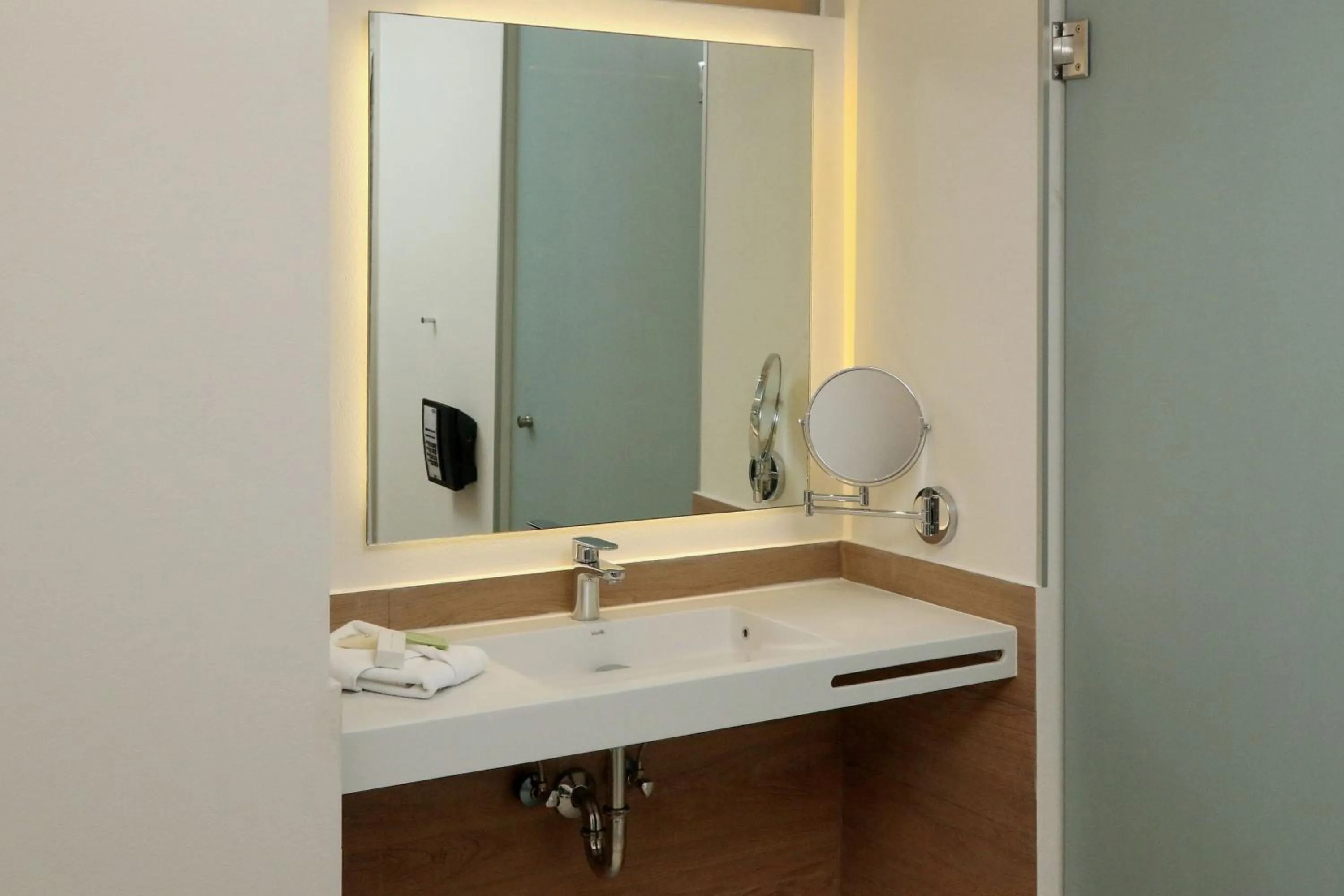 Bathroom in City Express Plus by Marriott Monterrey Centro