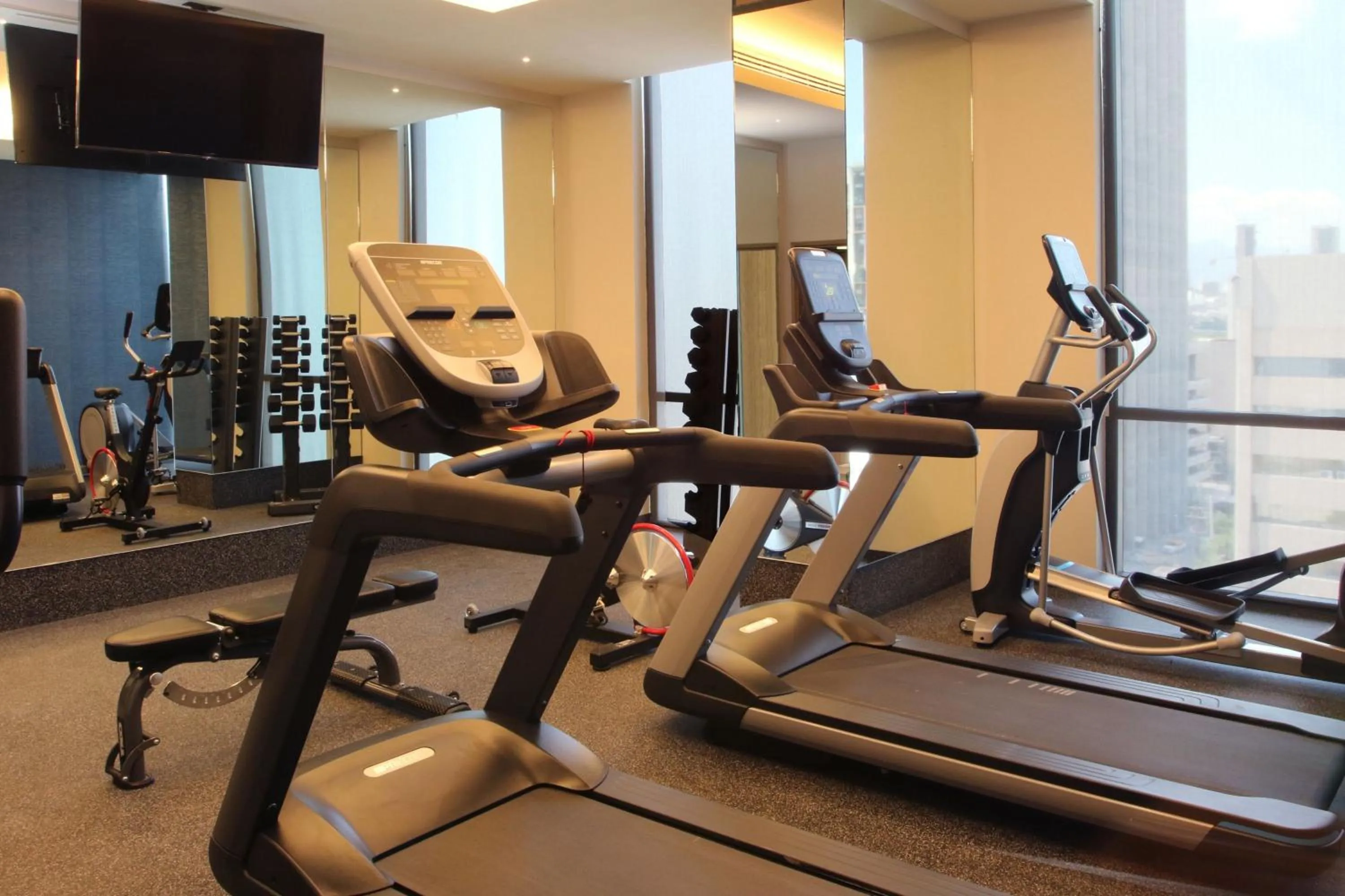 Fitness centre/facilities in City Express Plus by Marriott Monterrey Centro