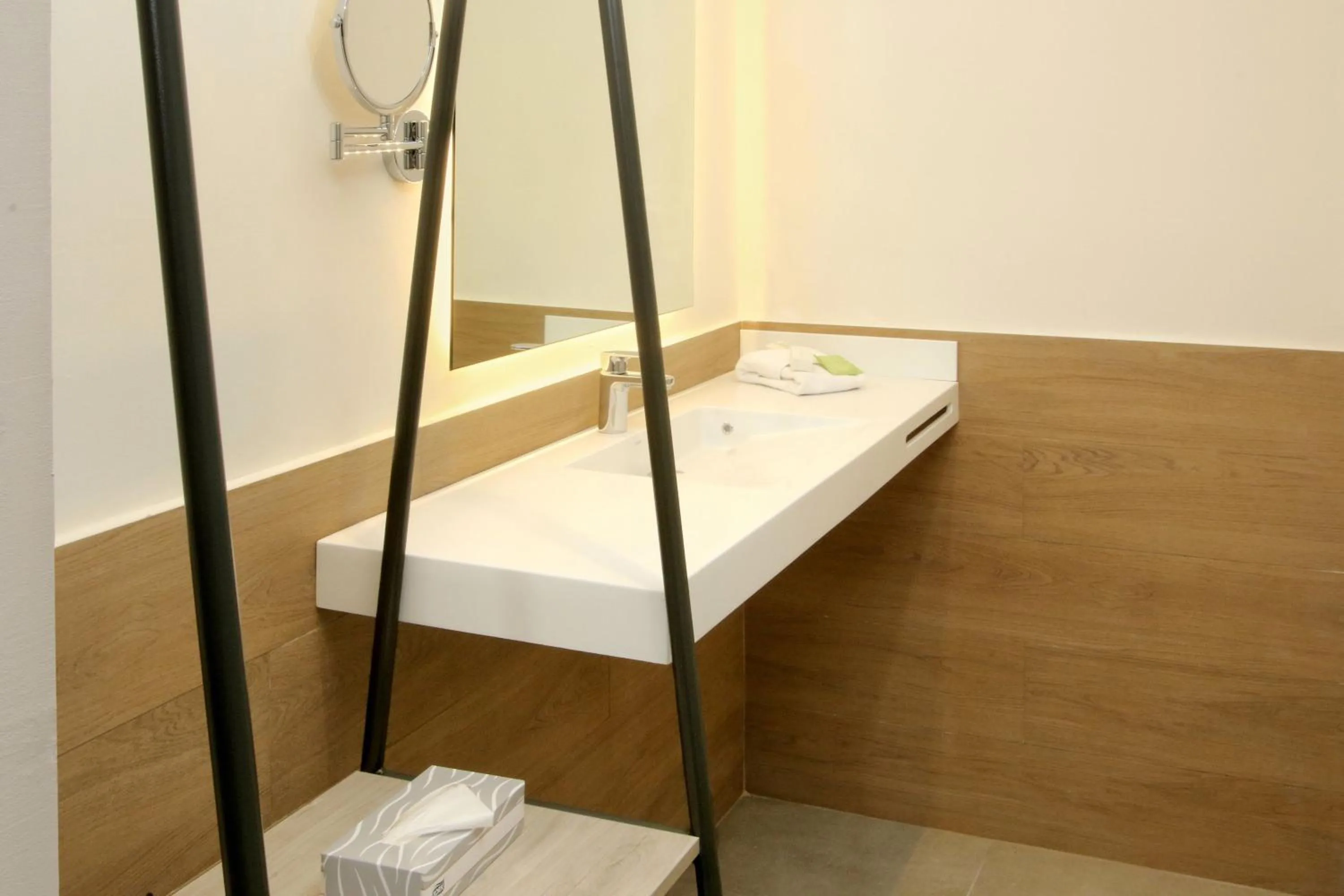 Bathroom, Bed in City Express Plus by Marriott Monterrey Centro