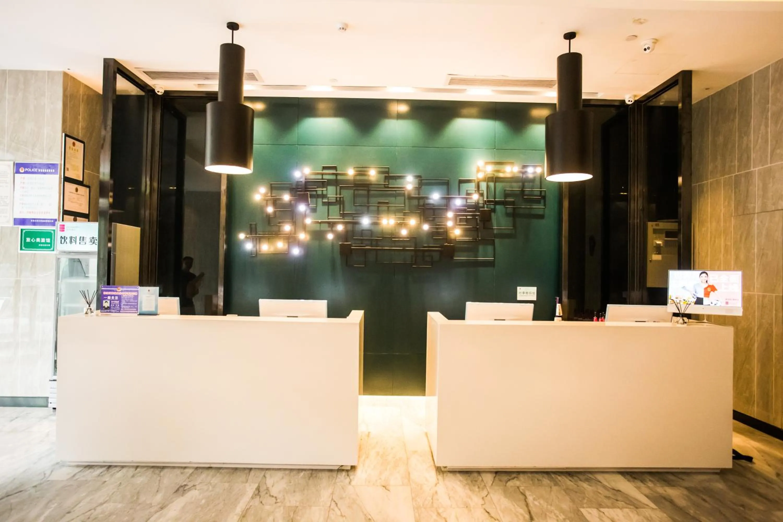 Lobby or reception in Echarm Hotel - Jingmen Yintai City Jingchu Institute of Technology