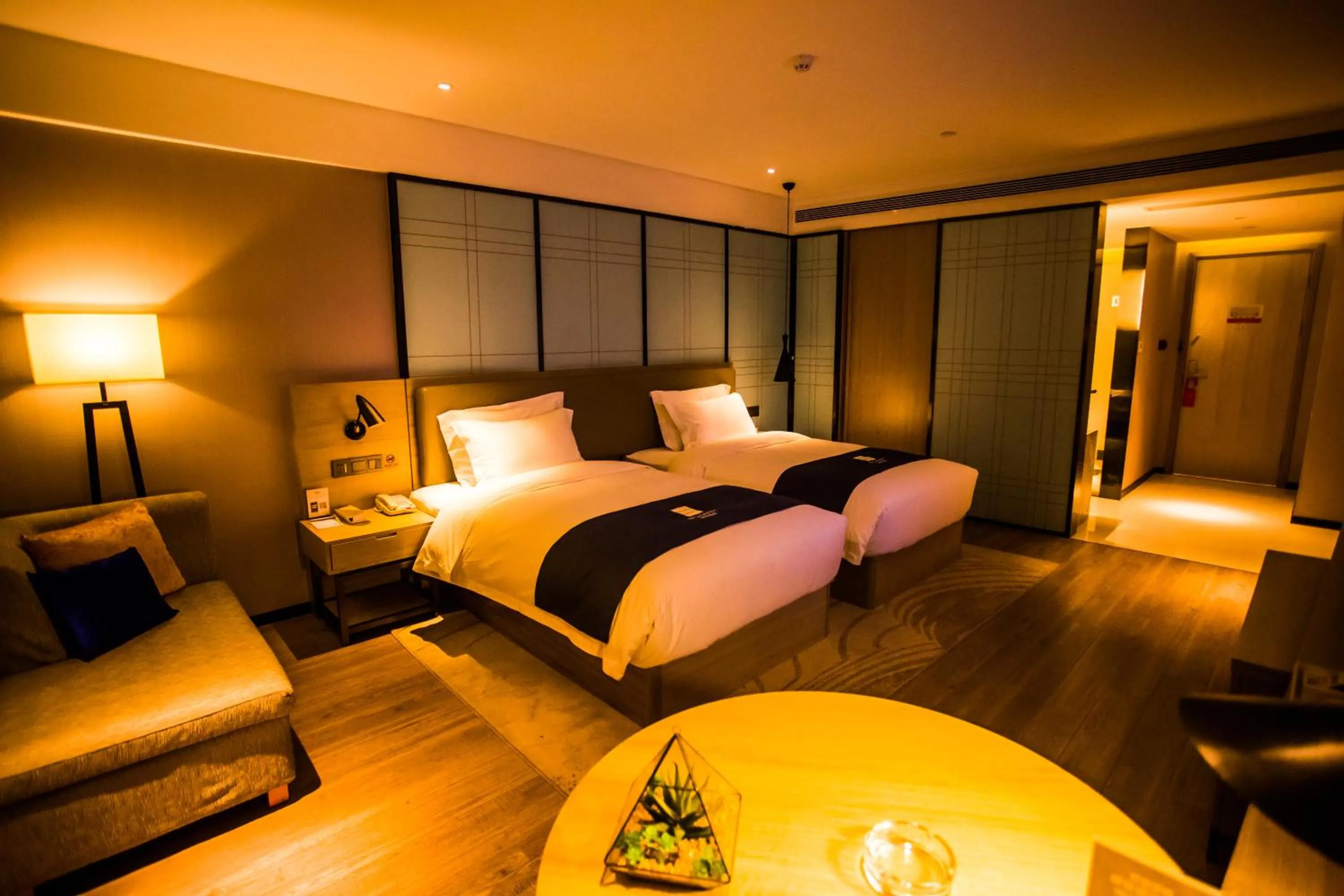 Photo of the whole room, Bed in Echarm Hotel - Jingmen Yintai City Jingchu Institute of Technology