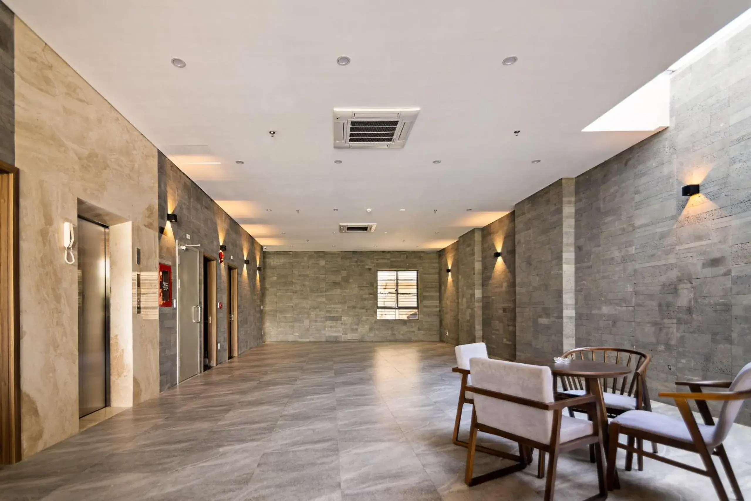 Lobby or reception in Hoàng Thịnh Hotel & Apartment Danang Lobby or reception in Hoàng Thịnh Hotel & Apartment Danang