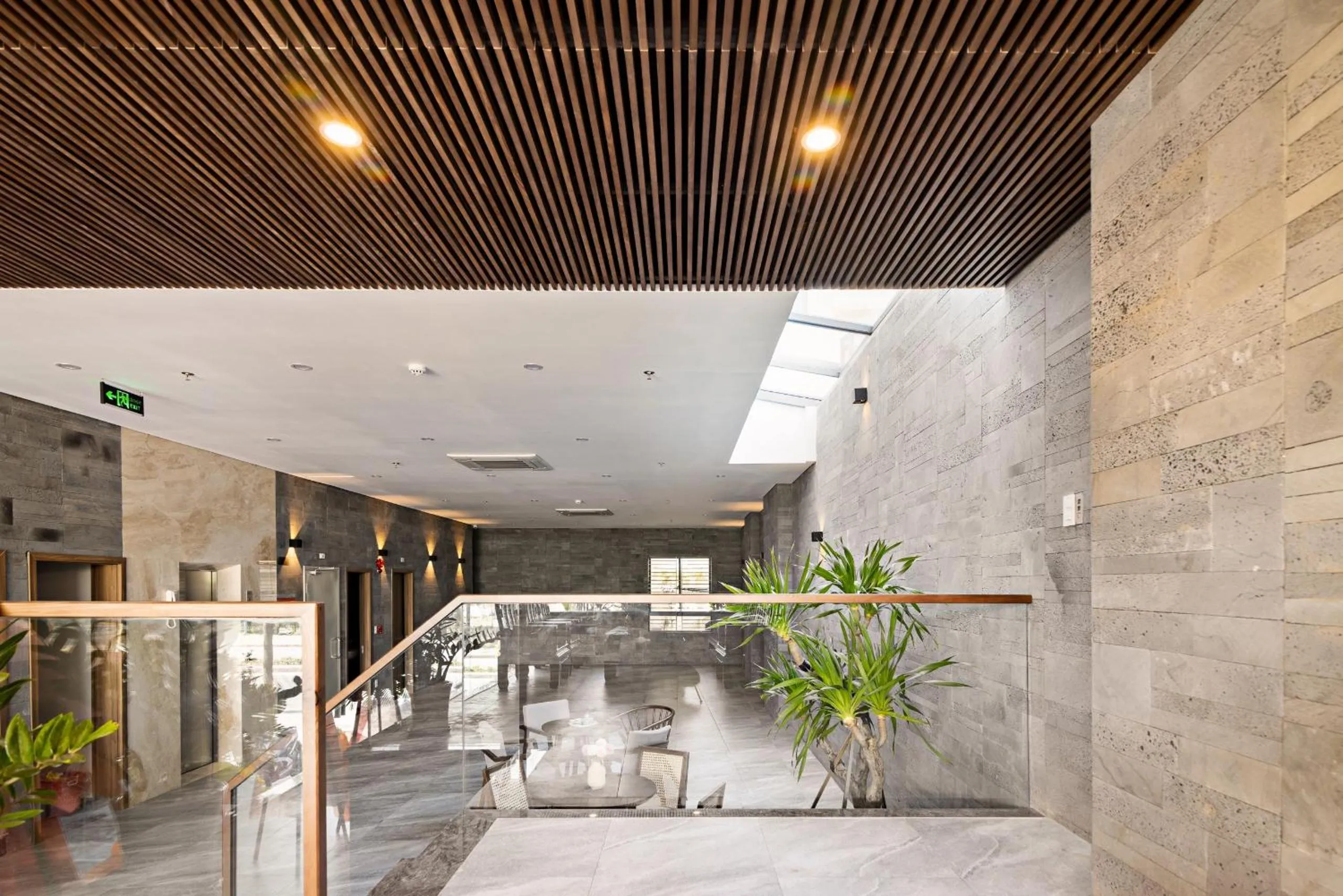 Area and facilities in Hoàng Thịnh Hotel & Apartment Danang