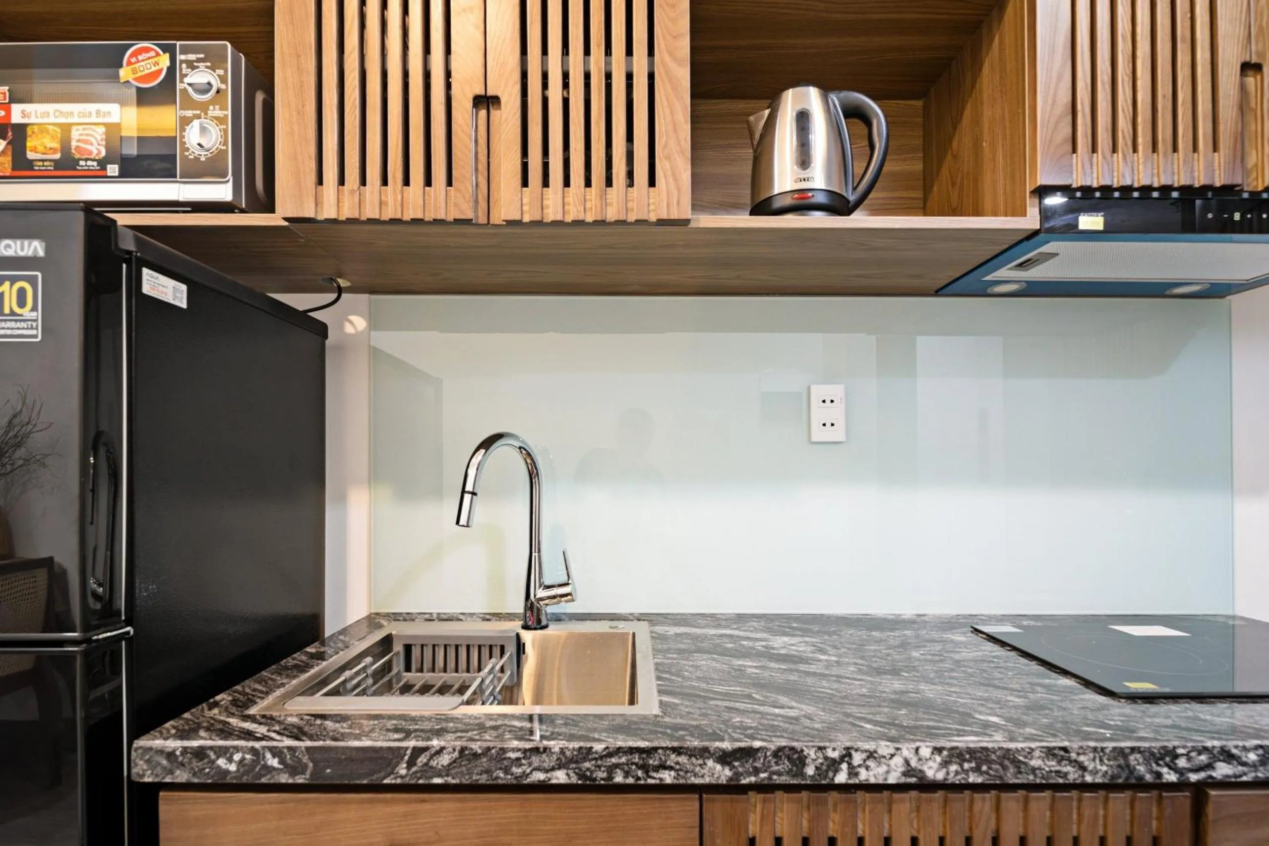 Kitchen or kitchenette in Hoàng Thịnh Hotel & Apartment Danang