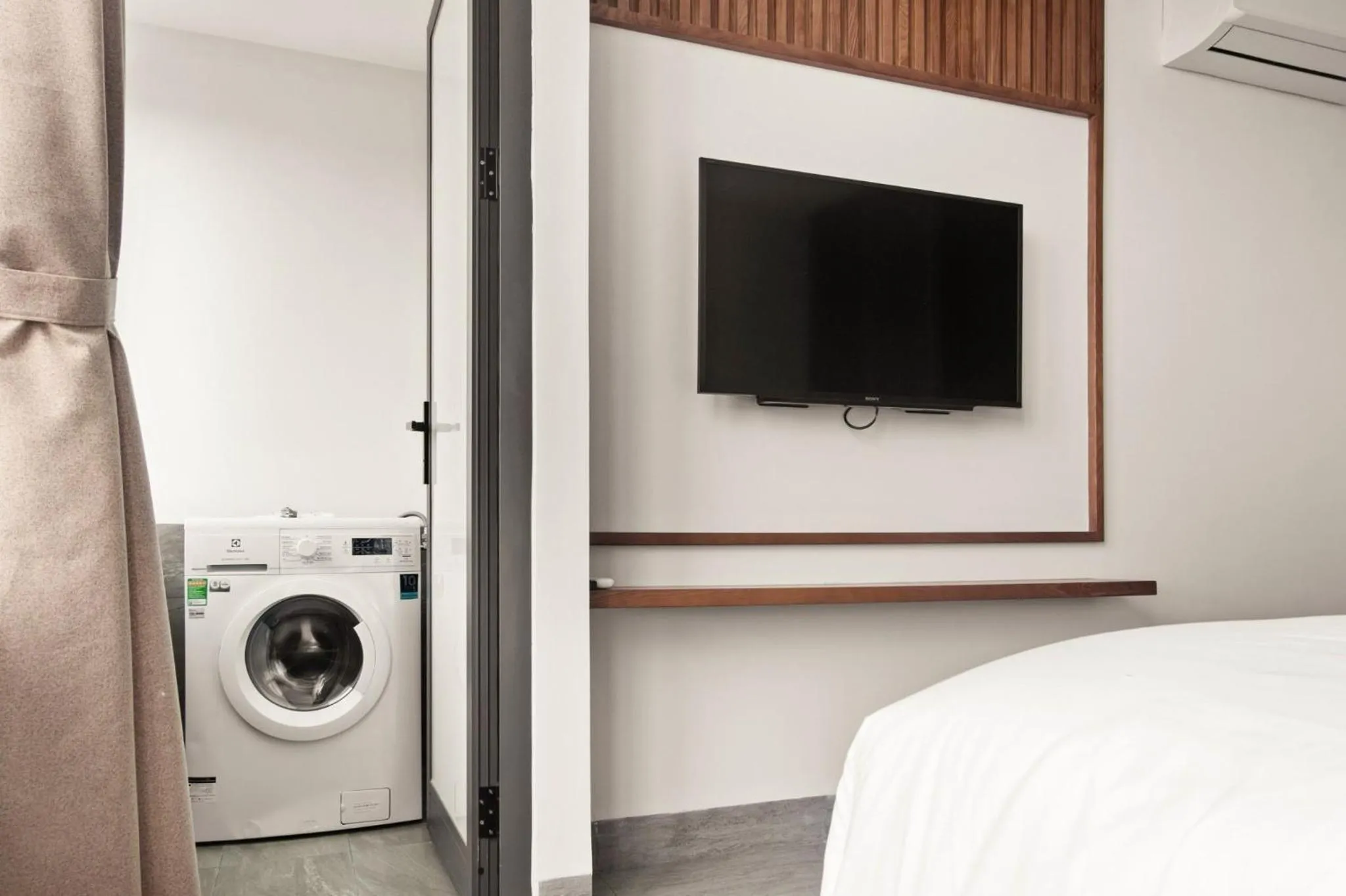 washing machine, Bed in Hoàng Thịnh Hotel & Apartment Danang