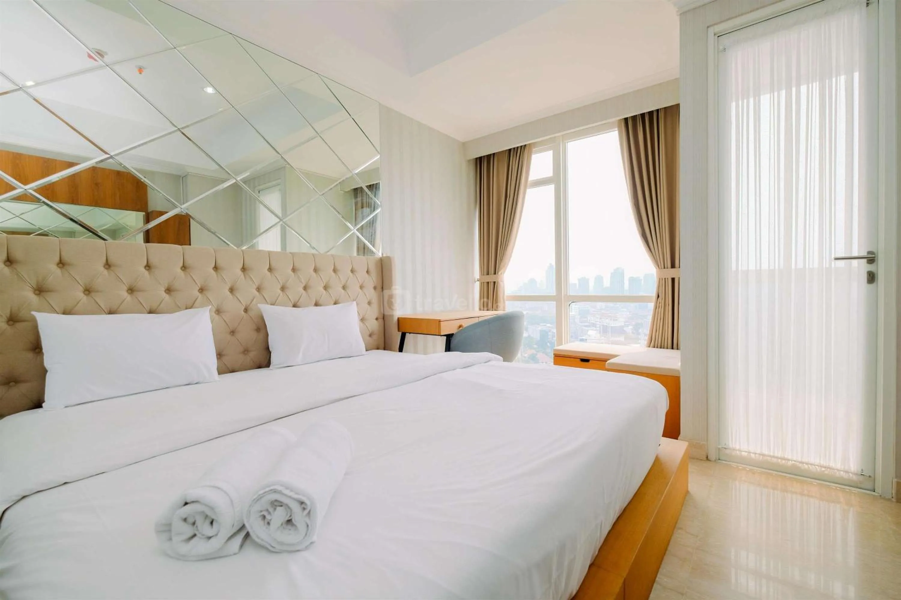 Bed in Comfort and Modern Look Studio Menteng Park Apartment By Travelio