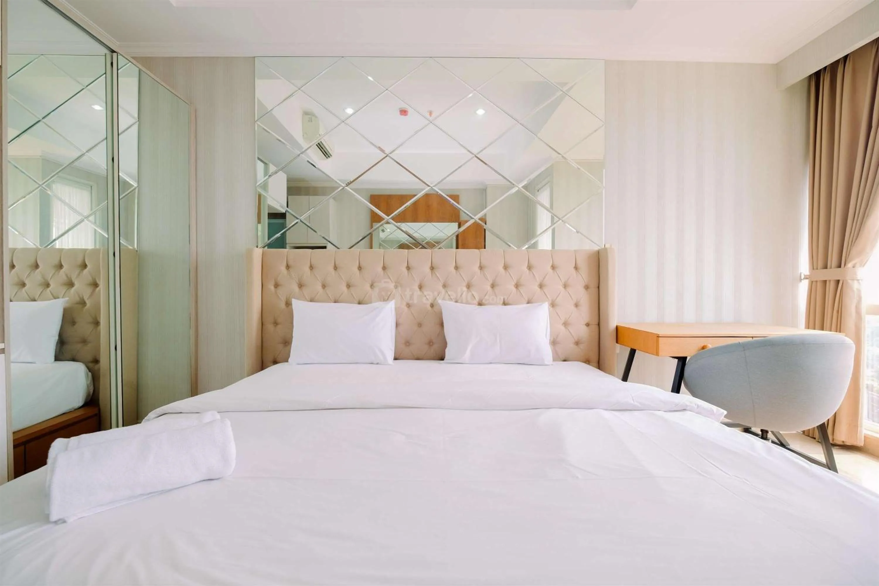 Bed in Comfort and Modern Look Studio Menteng Park Apartment By Travelio