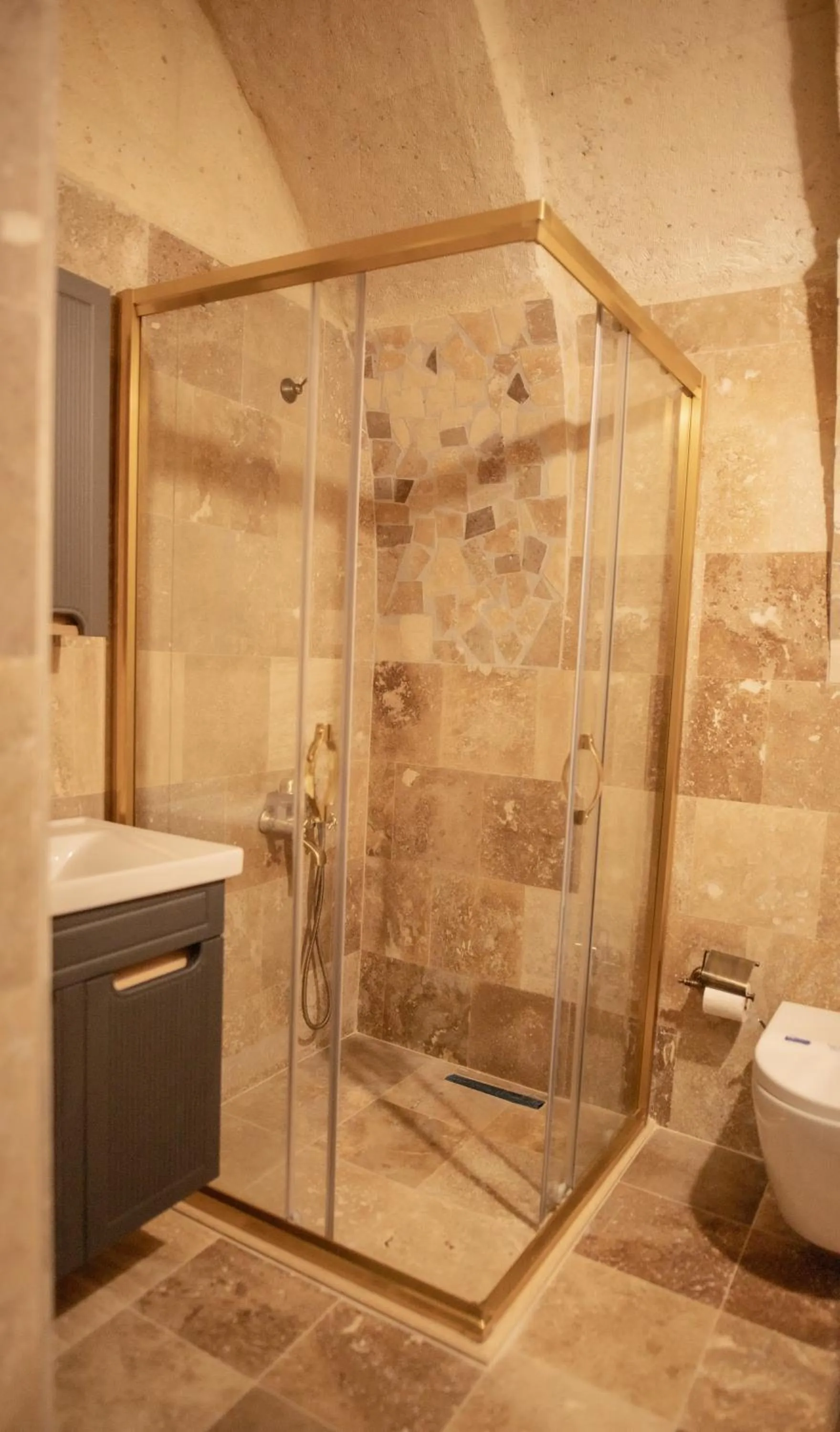 Bathroom in Güven Cave Hotel