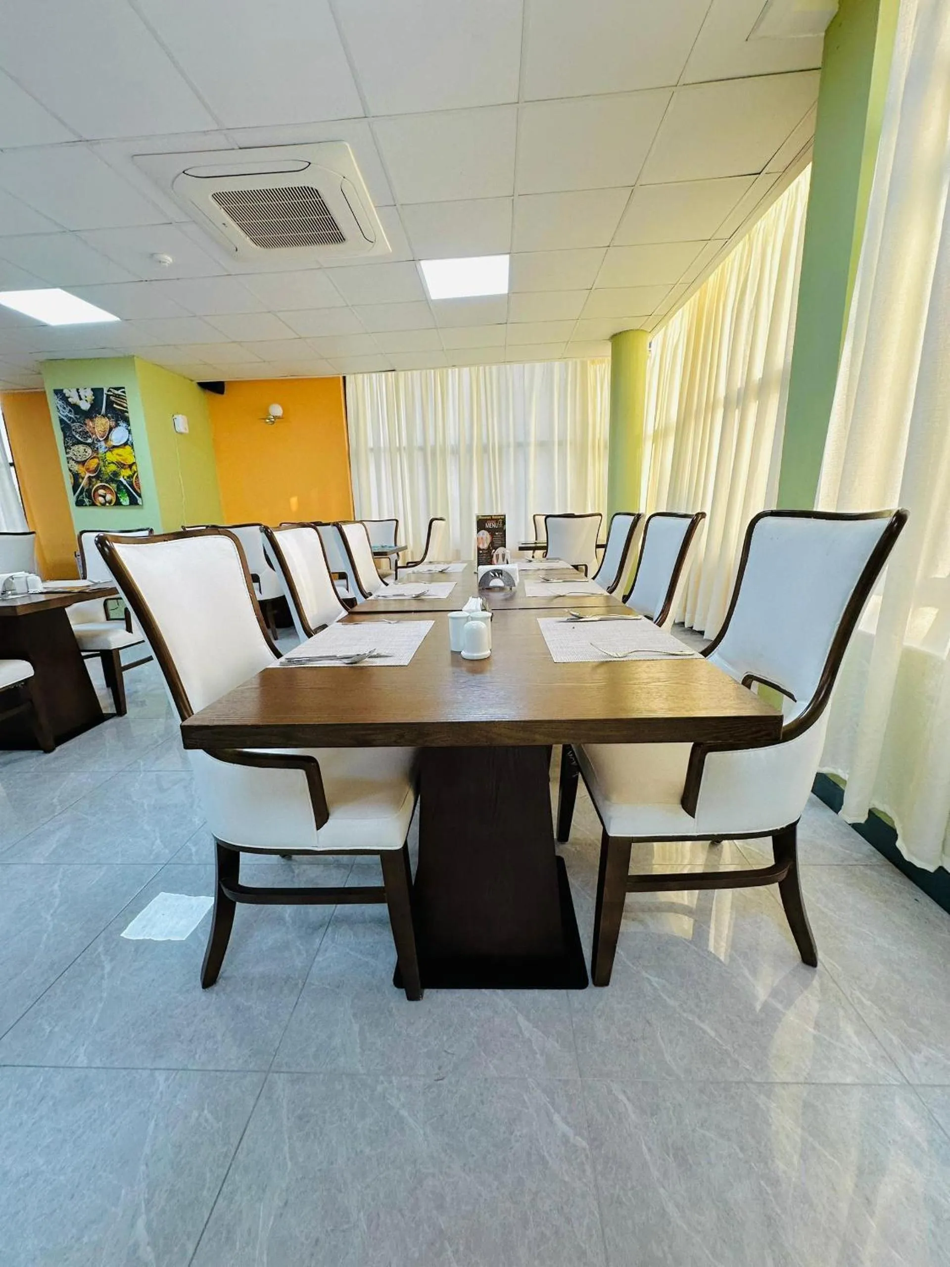 Restaurant/places to eat in KIJICHI GATEWAY Hotel
