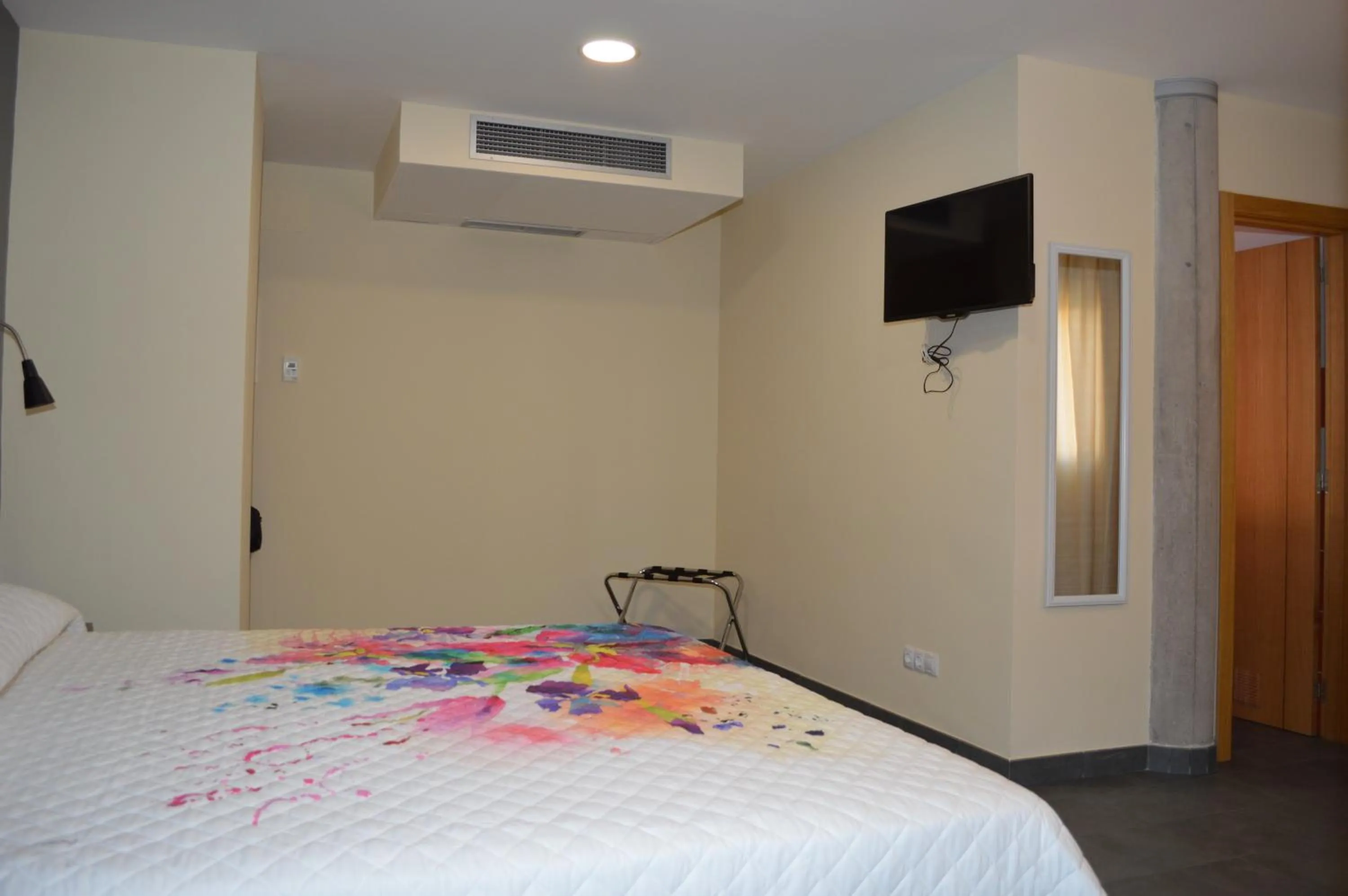 TV and multimedia, Bed in Hotel Puerto Canteras