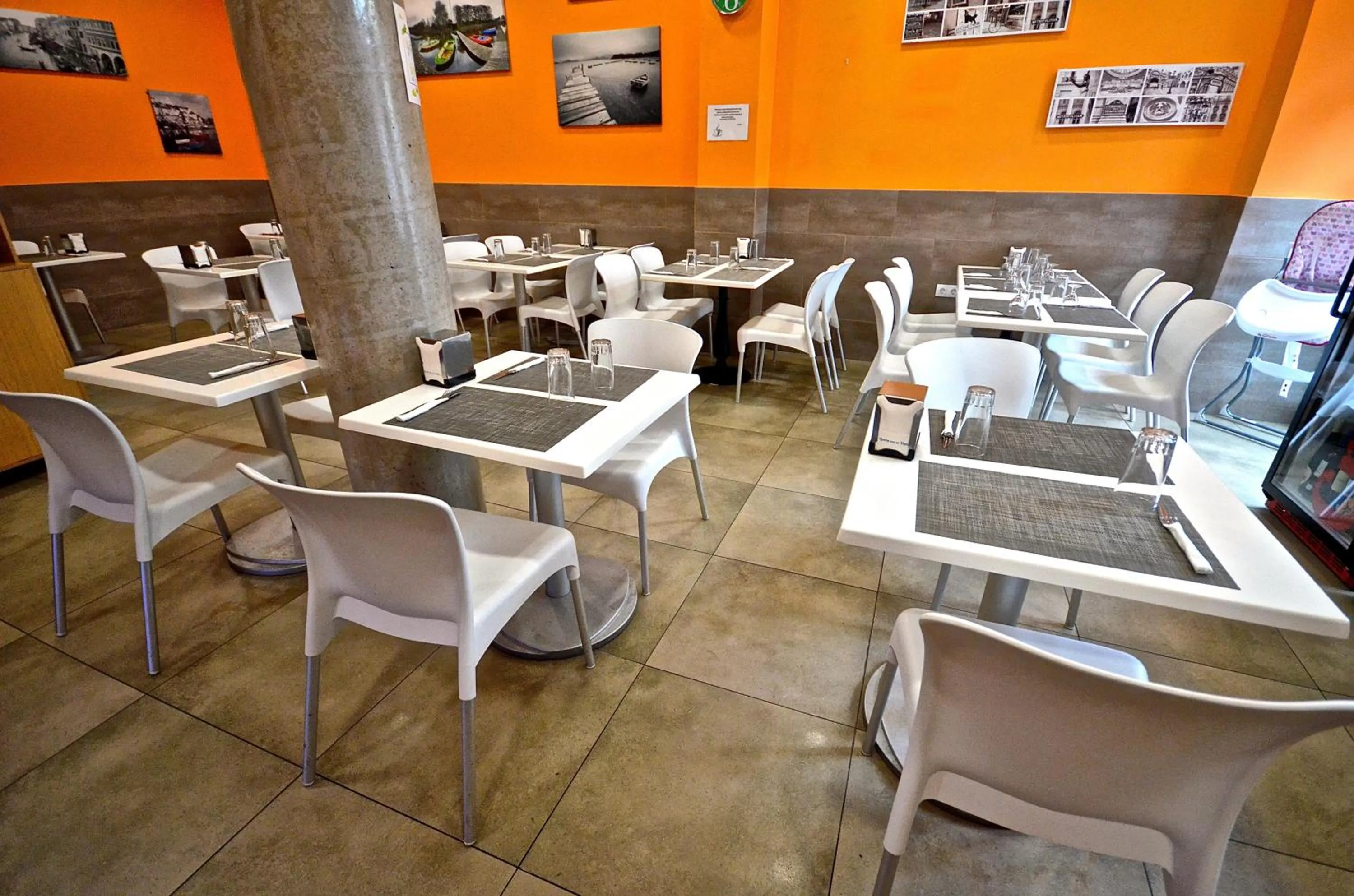 Restaurant/places to eat in Hotel Puerto Canteras