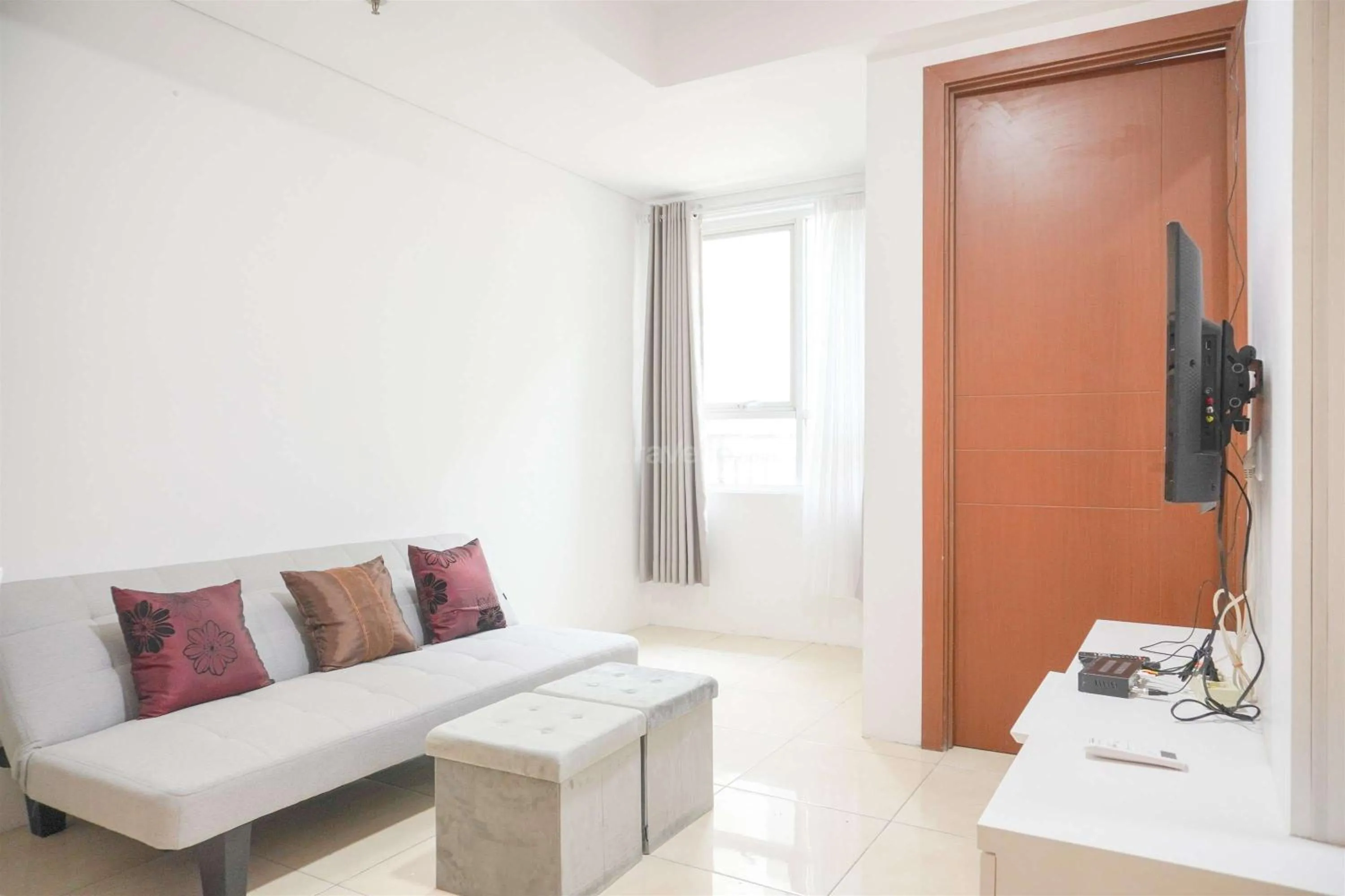 Living room in Modern and Homey 2BR at MT Haryono Square Apartment By Travelio
