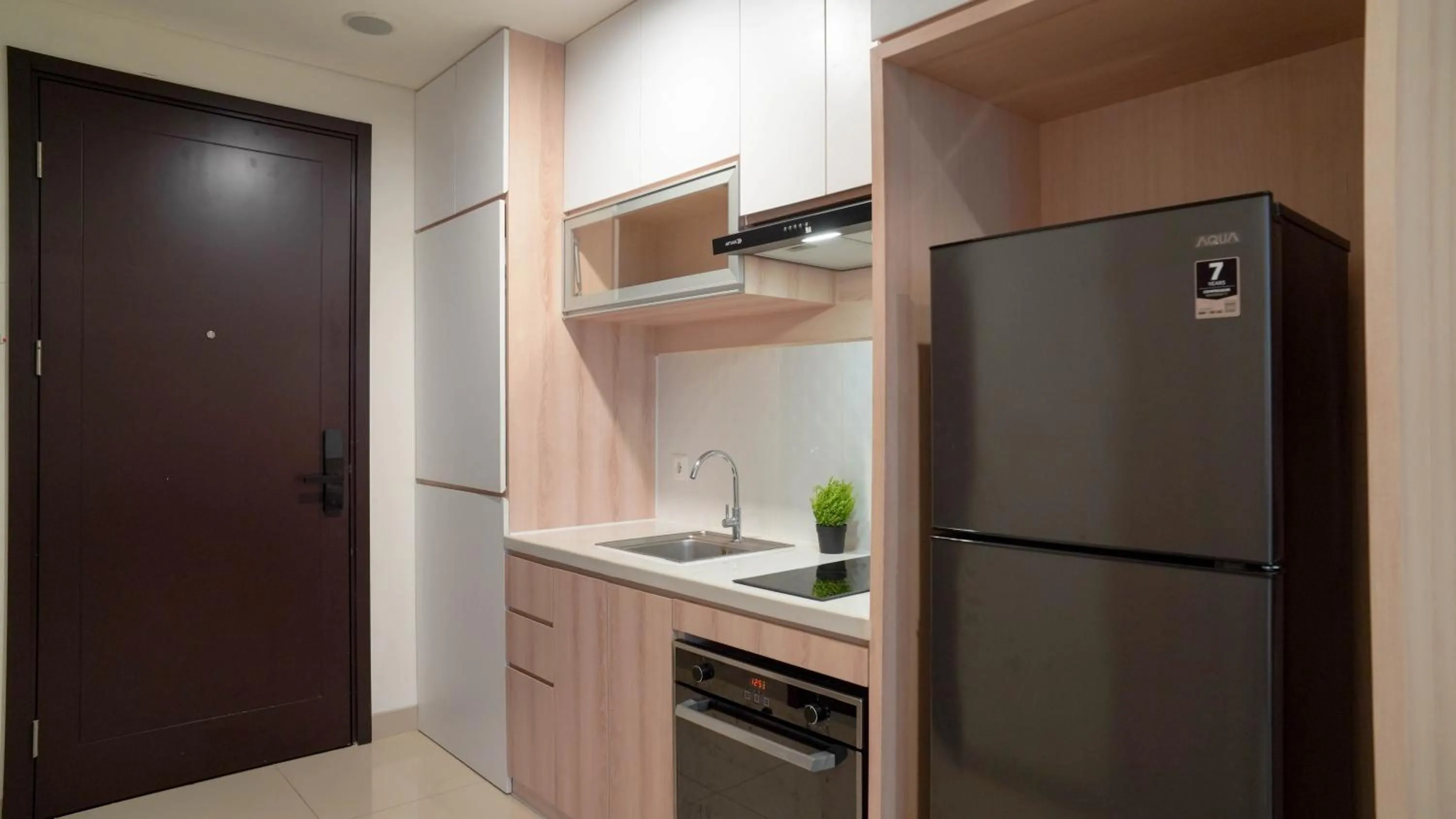 Spacious and Homey Studio at Cleon Park Apartment By Travelio