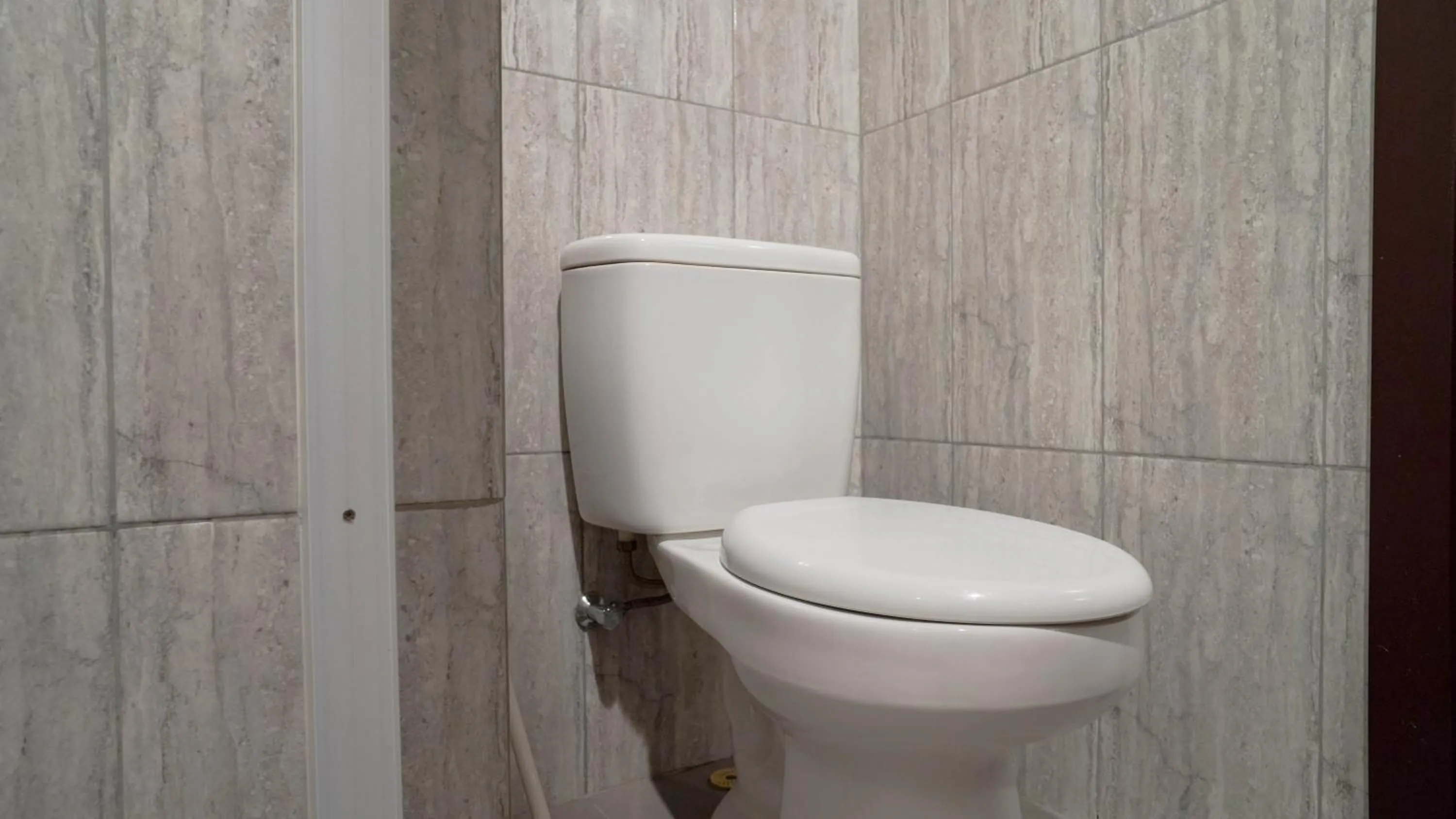 Spacious and Homey Studio at Cleon Park Apartment By Travelio