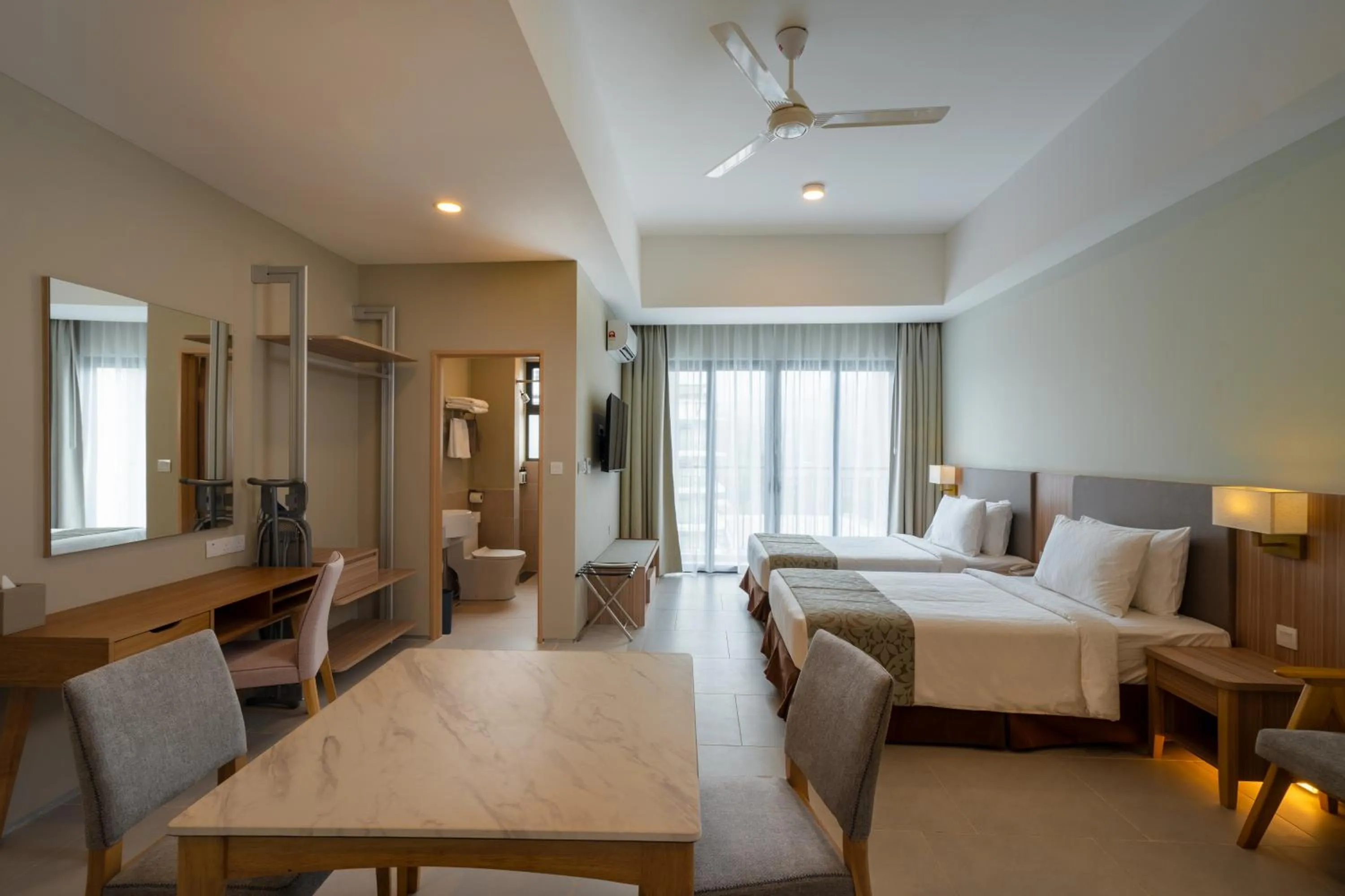 TV and multimedia, Bed in Zenith Suites Cameron