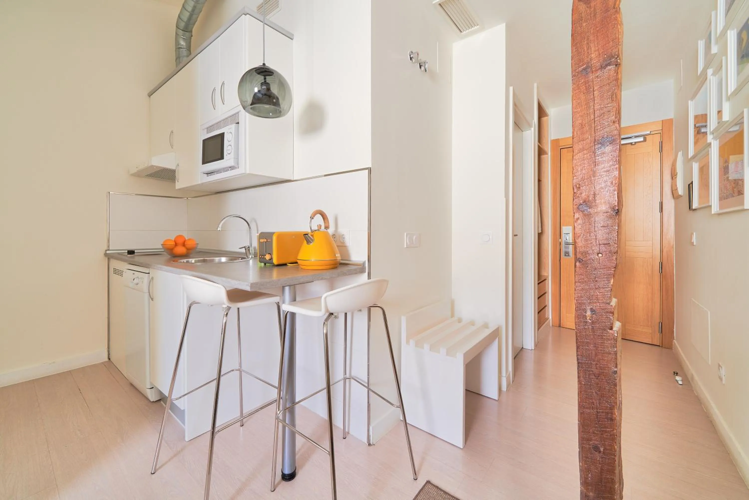 Kitchen or kitchenette in Blume Cruz Suites