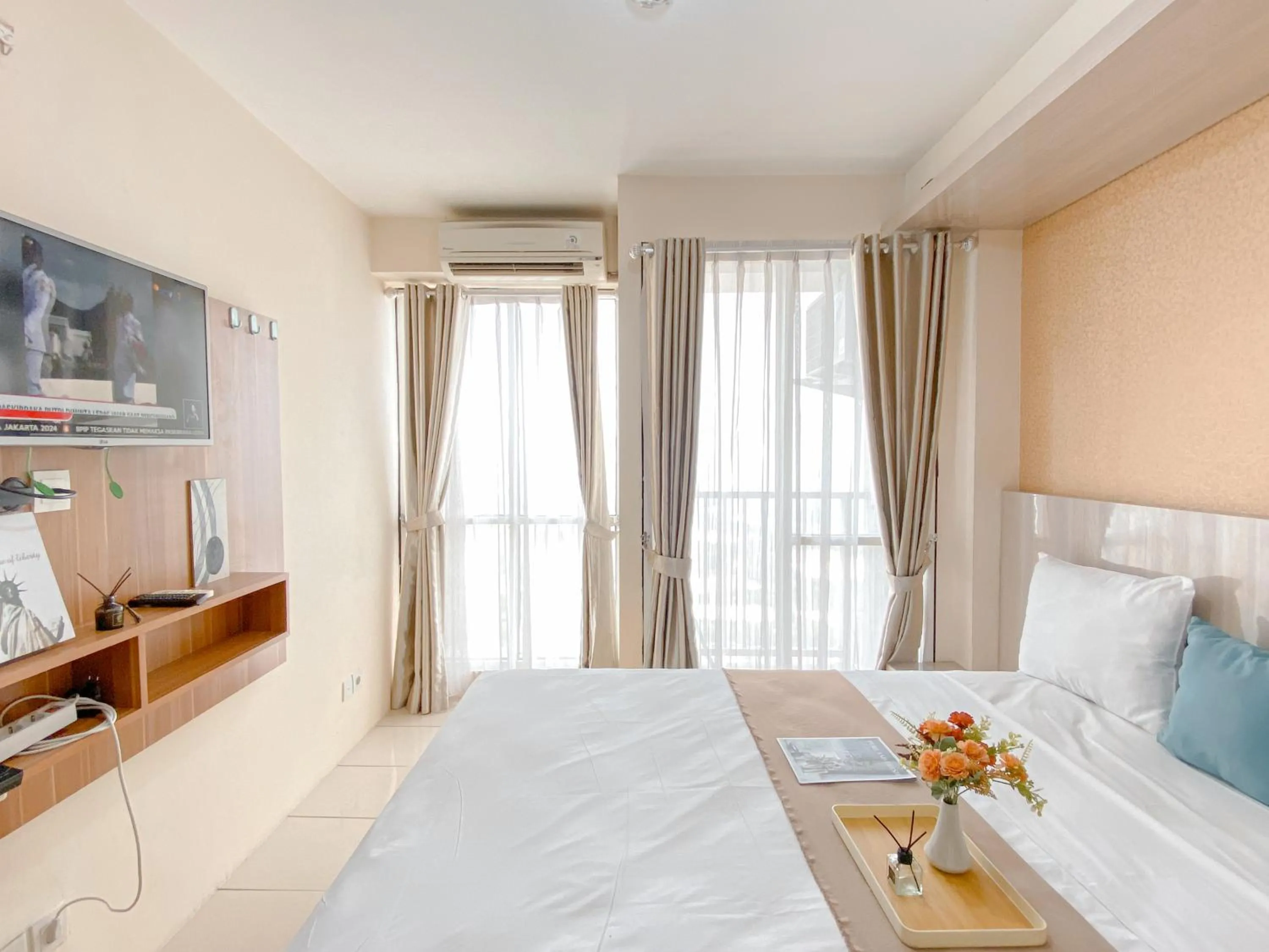 Bedroom, Bed in Modern Look and Comfy Studio Tifolia Apartment By Travelio