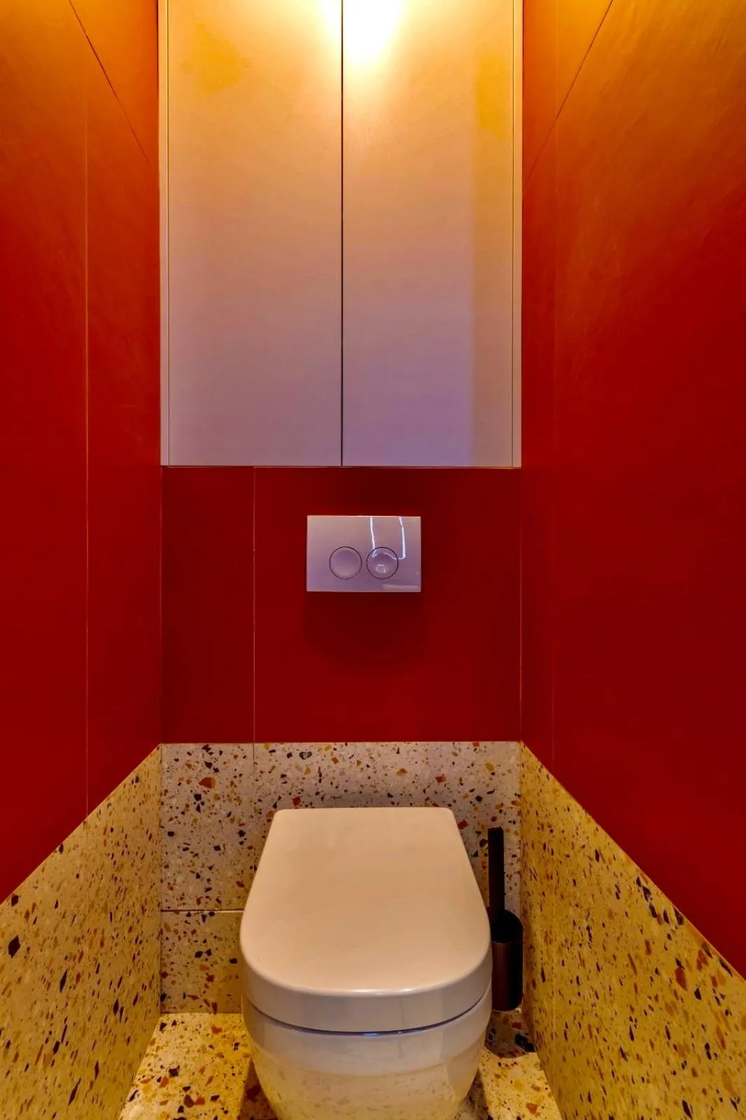 Toilet in Jais Home-Moon Apartment Old Town