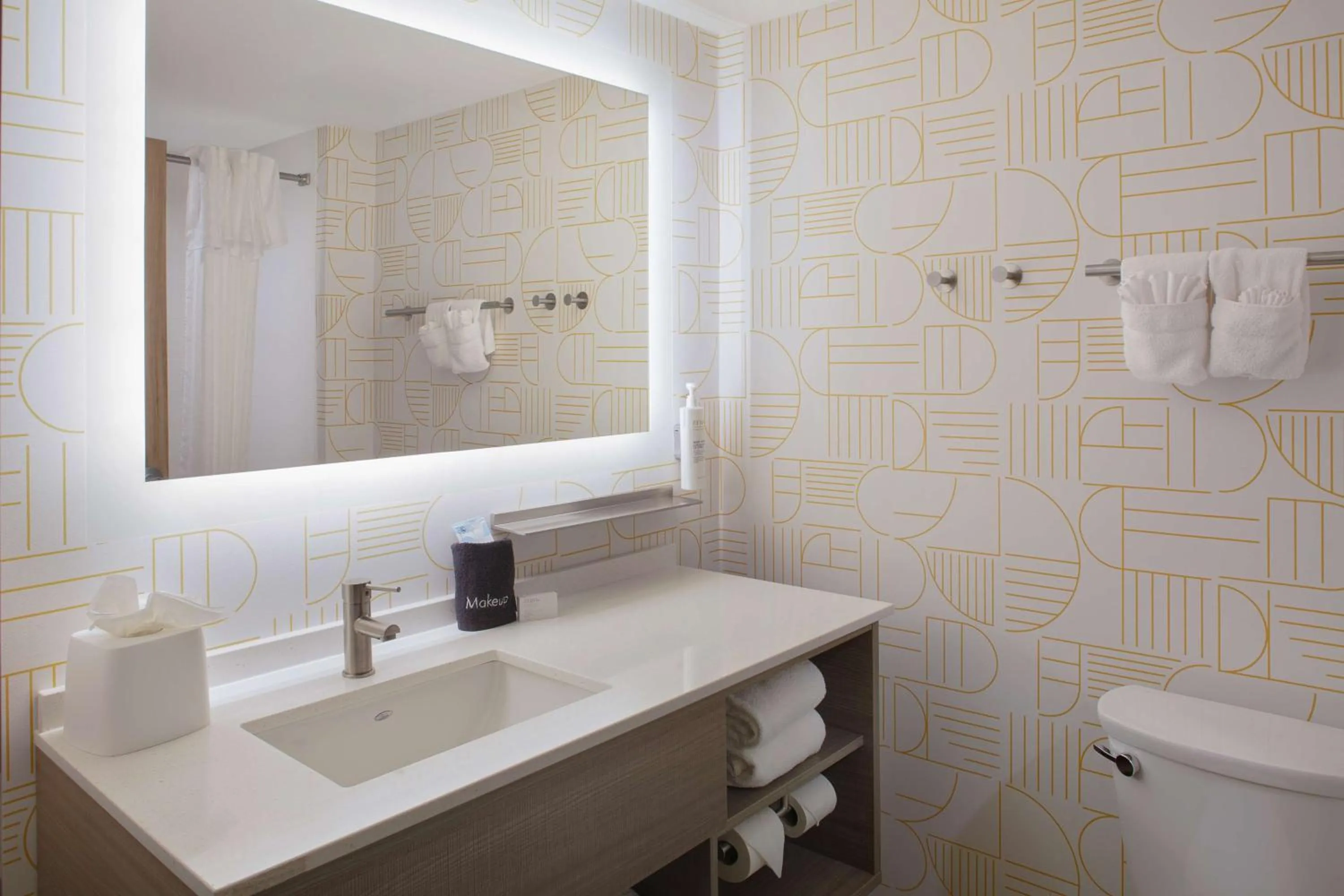 Bathroom in Home2 Suites By Hilton Little Rock Midtown Medical Center