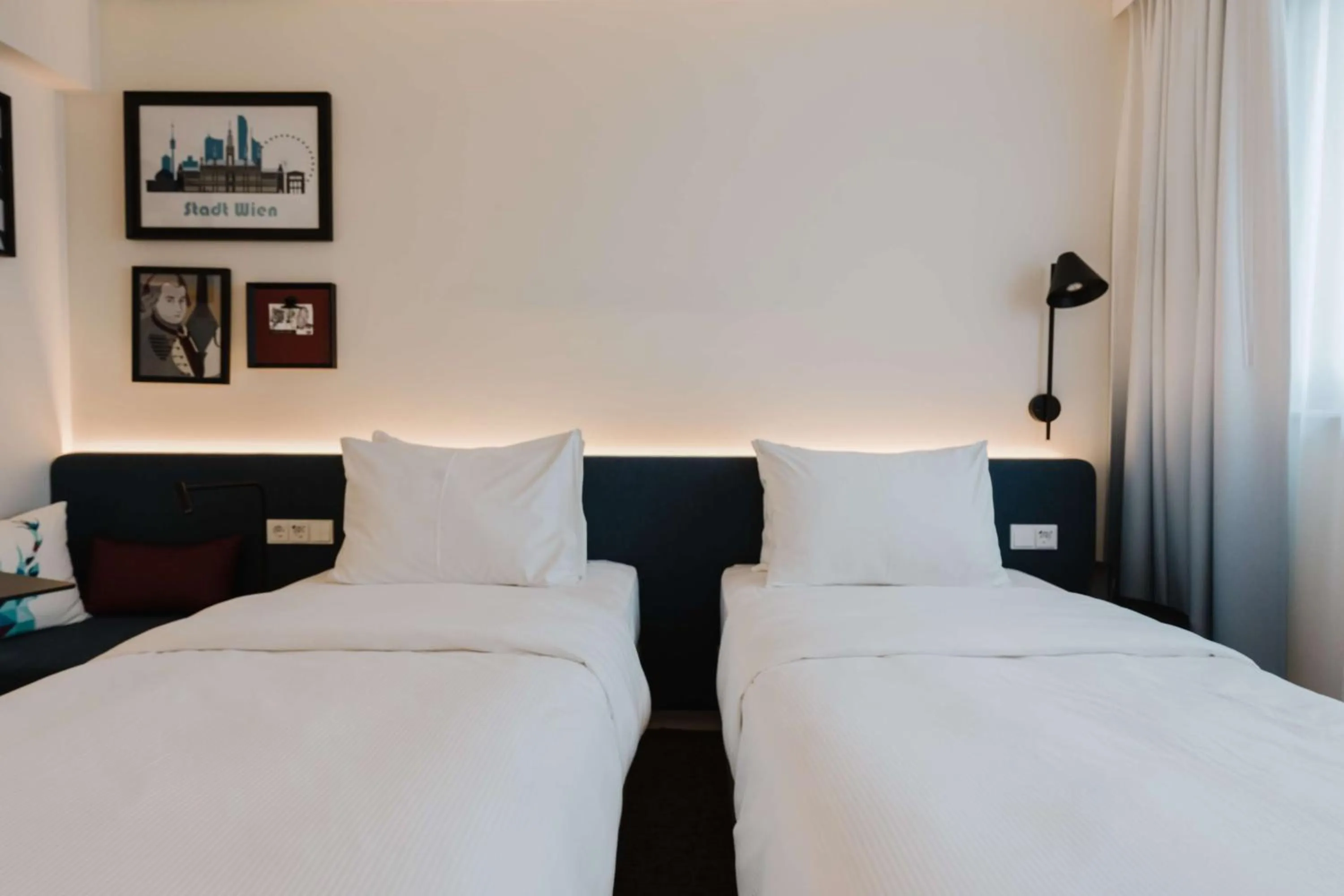 Bed in Hampton By Hilton Vienna City West