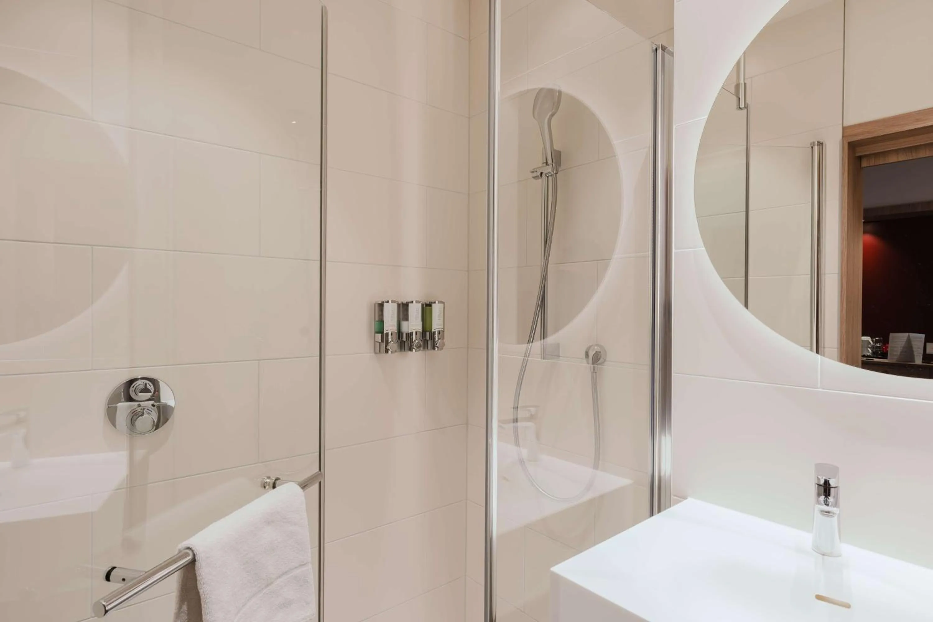 Bathroom in Hampton By Hilton Vienna City West