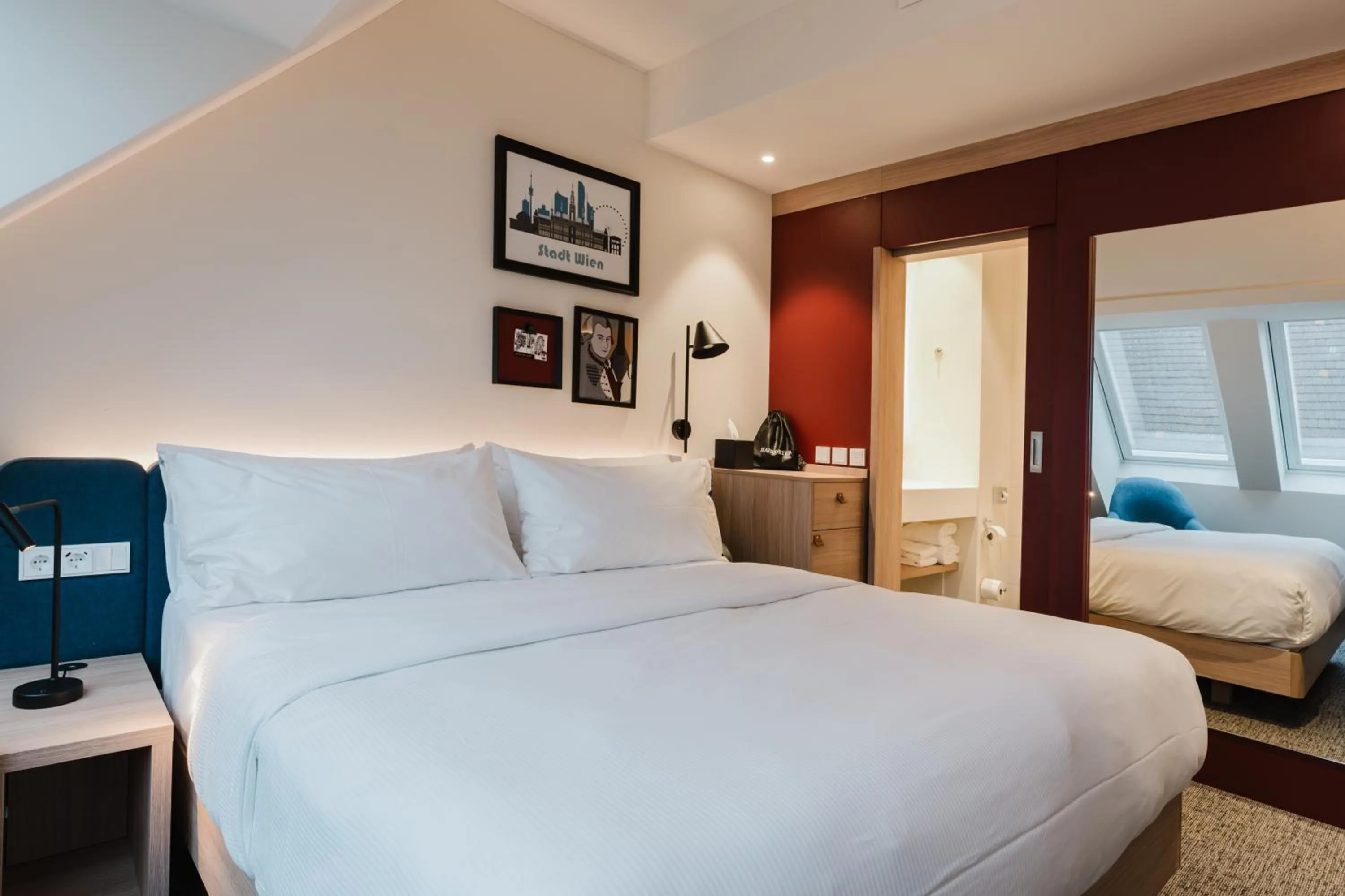 Photo of the whole room, Bed in Hampton By Hilton Vienna City West