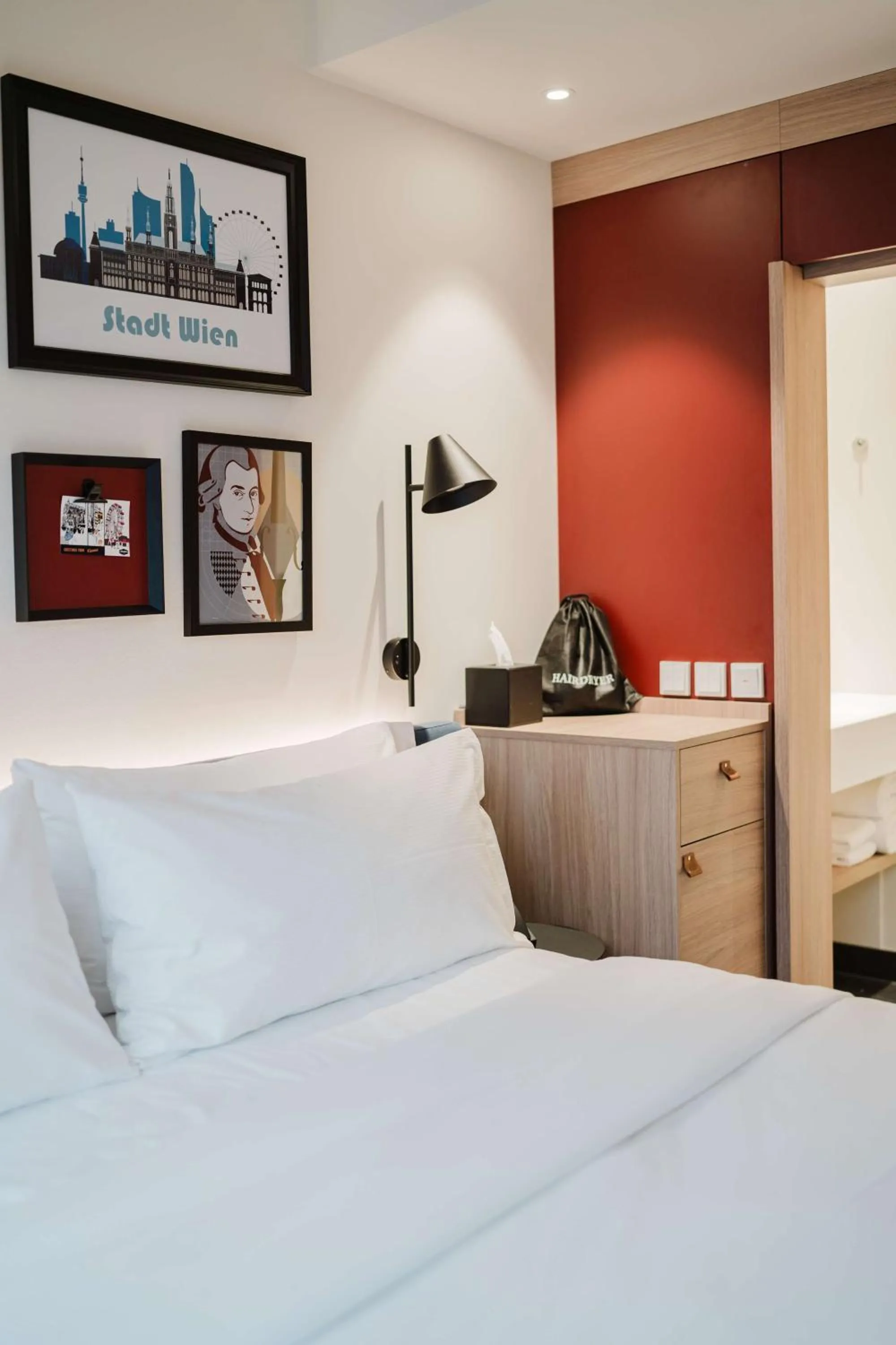 Bed in Hampton By Hilton Vienna City West