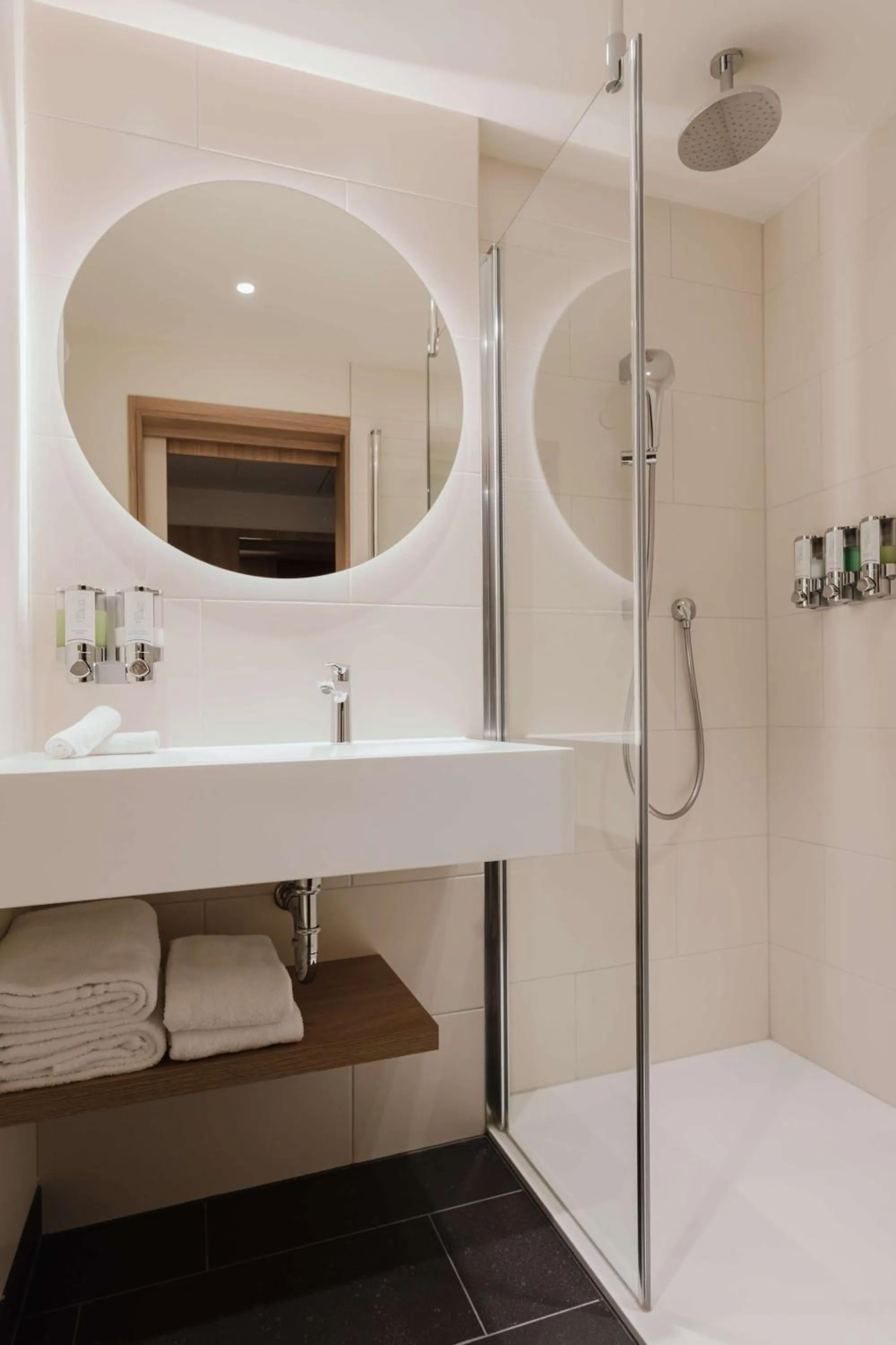 Bathroom in Hampton By Hilton Vienna City West