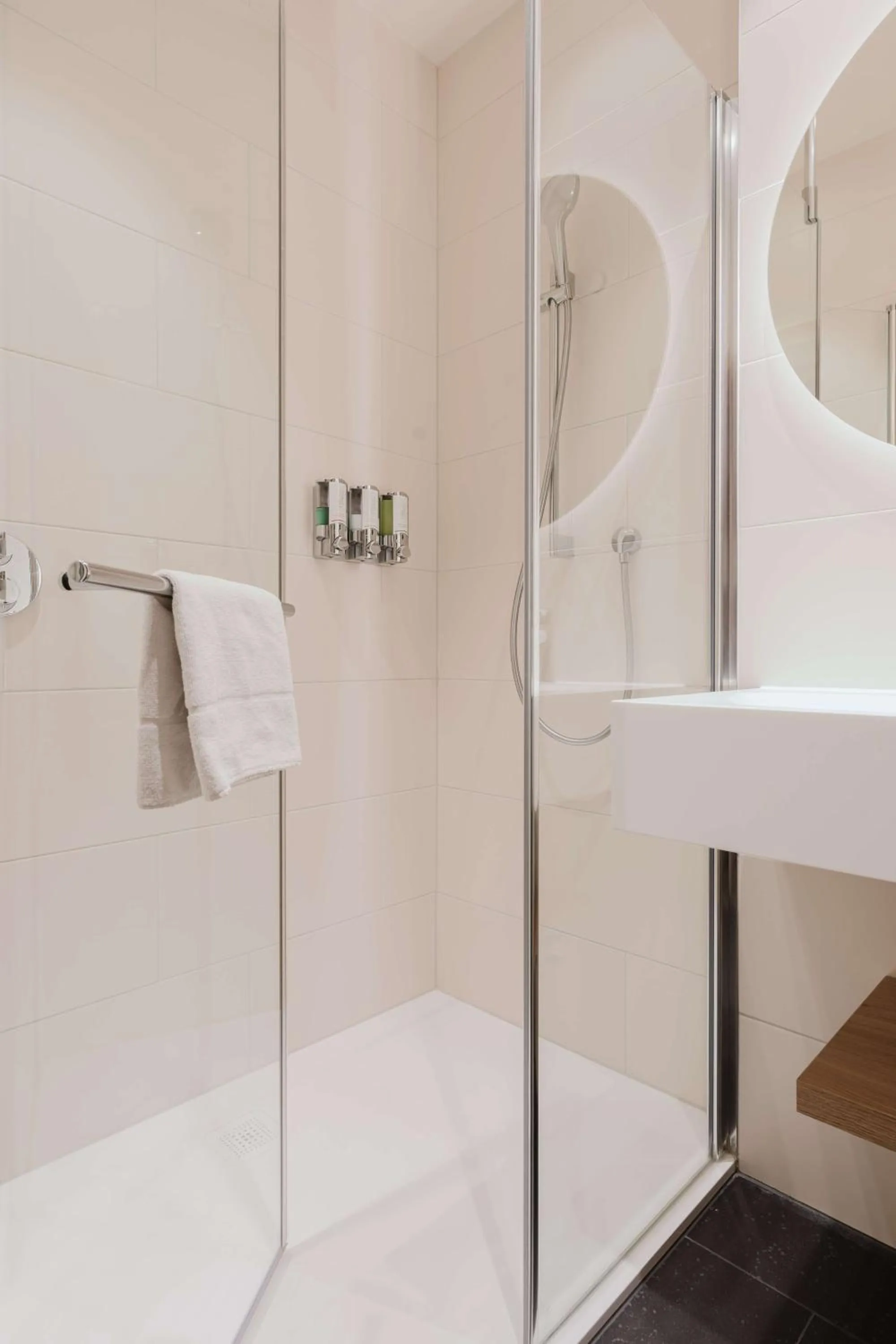 Bathroom in Hampton By Hilton Vienna City West