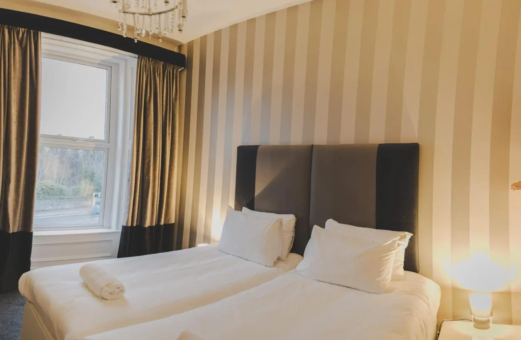 Bed in Kensington House by Warren Collection Bed in Kensington House by Warren Collection