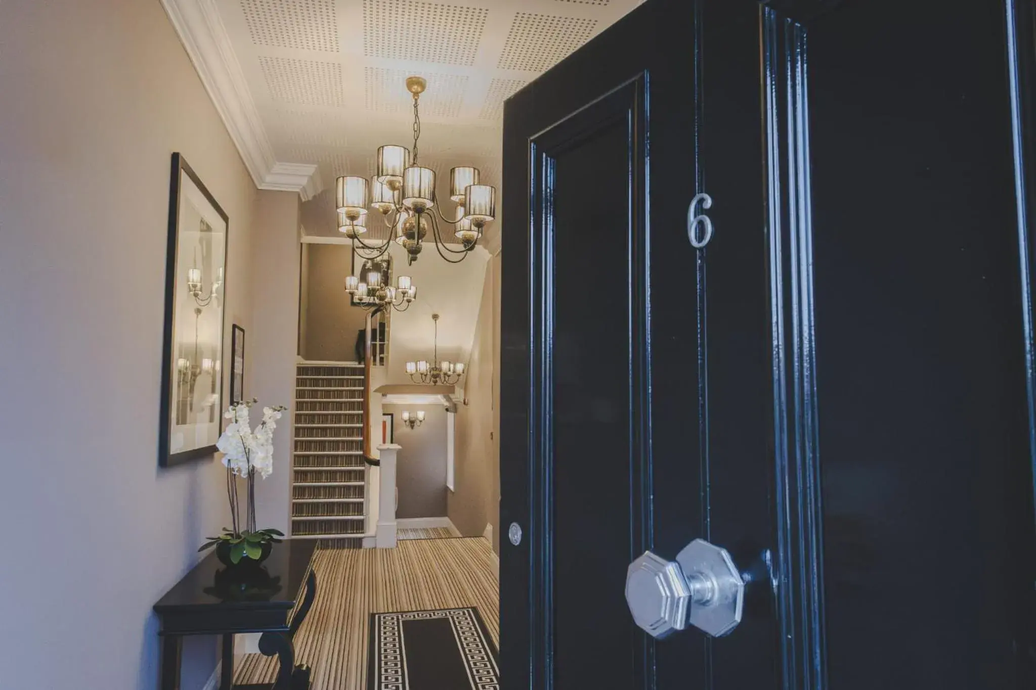 Property building in Kensington House by Warren Collection Property building in Kensington House by Warren Collection