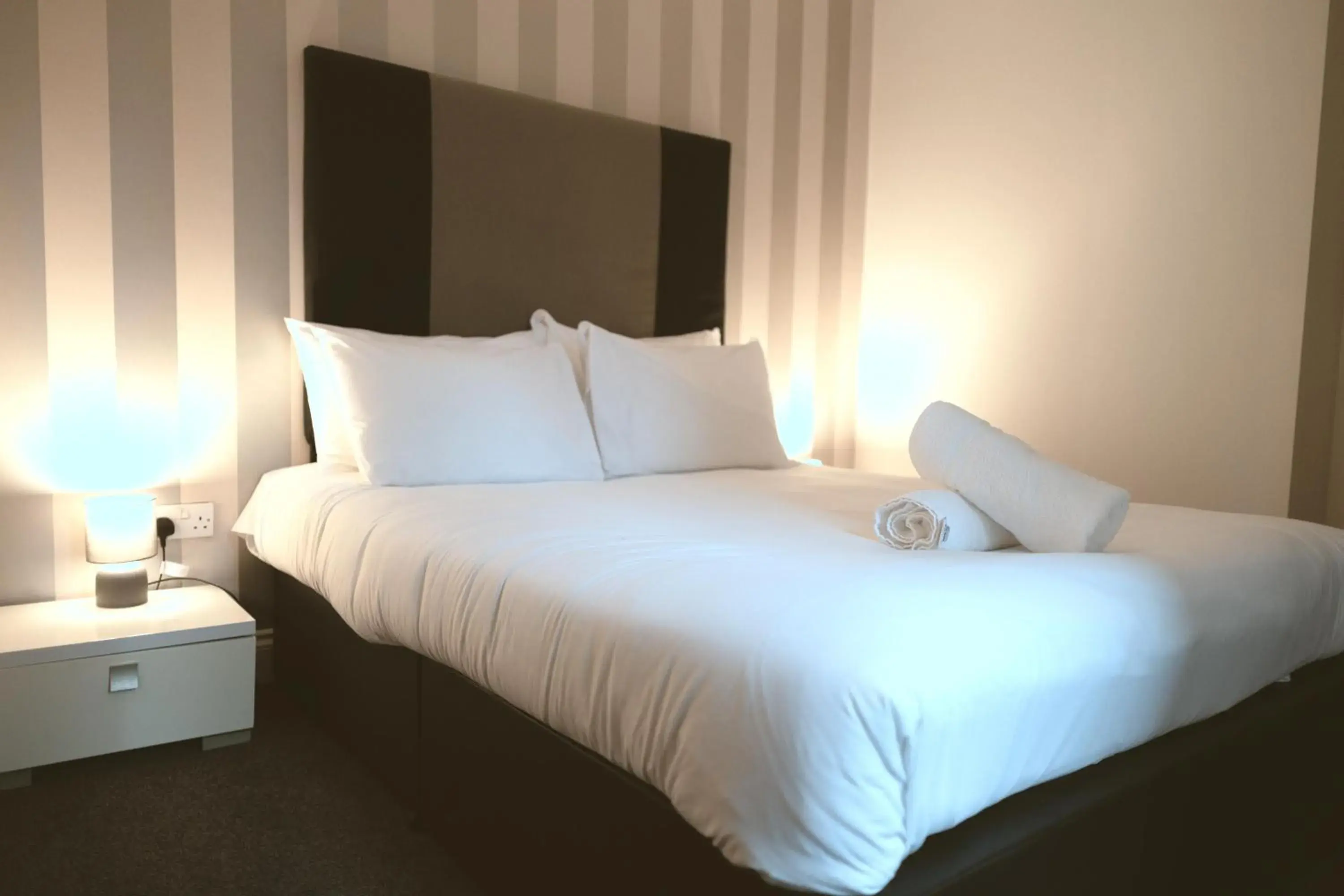 Bed in Kensington House by Warren Collection Bed in Kensington House by Warren Collection