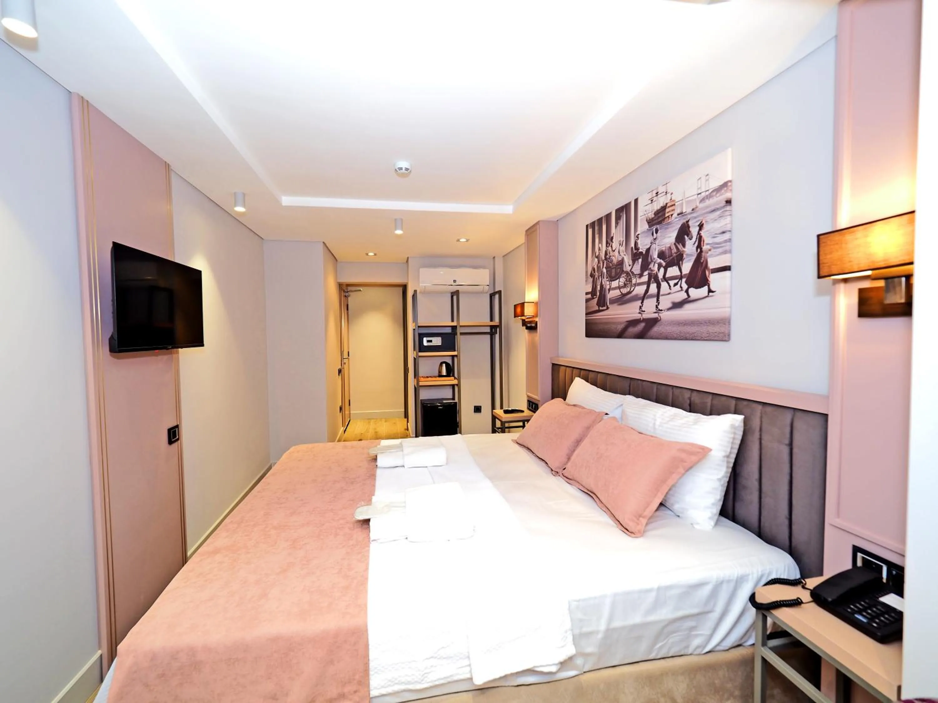 Photo of the whole room in Premium Hotel Old City