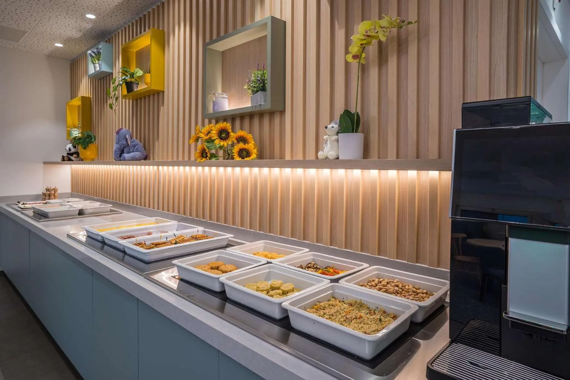 Dining area in Hampton By Hilton Locarno