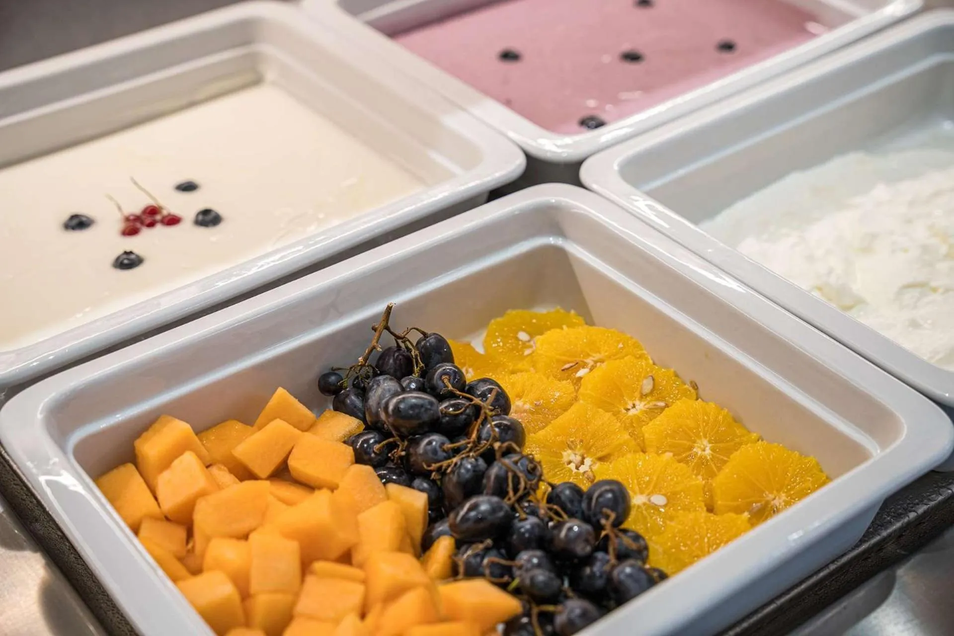 Dining area in Hampton By Hilton Locarno