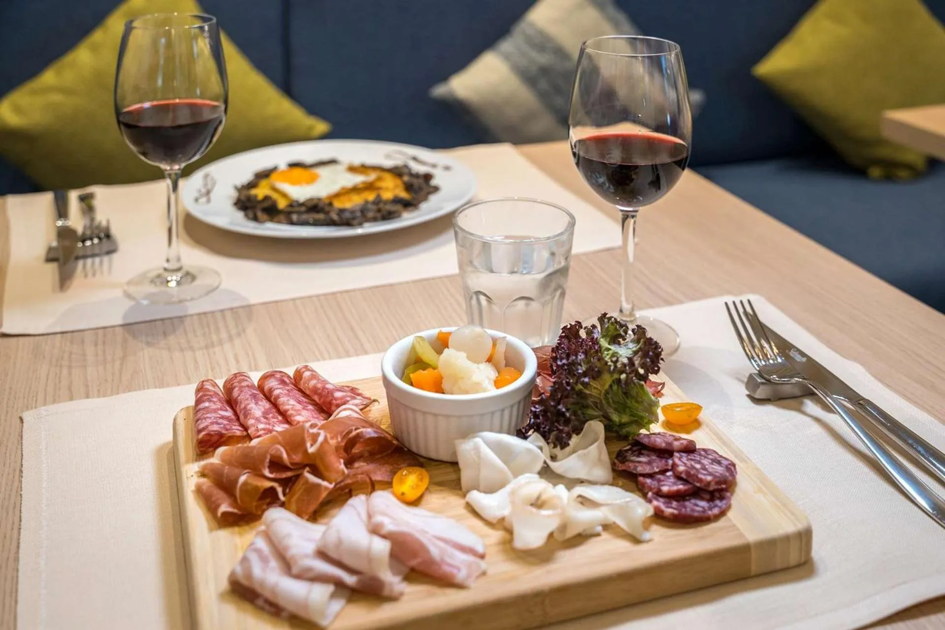 Dining area in Hampton By Hilton Locarno