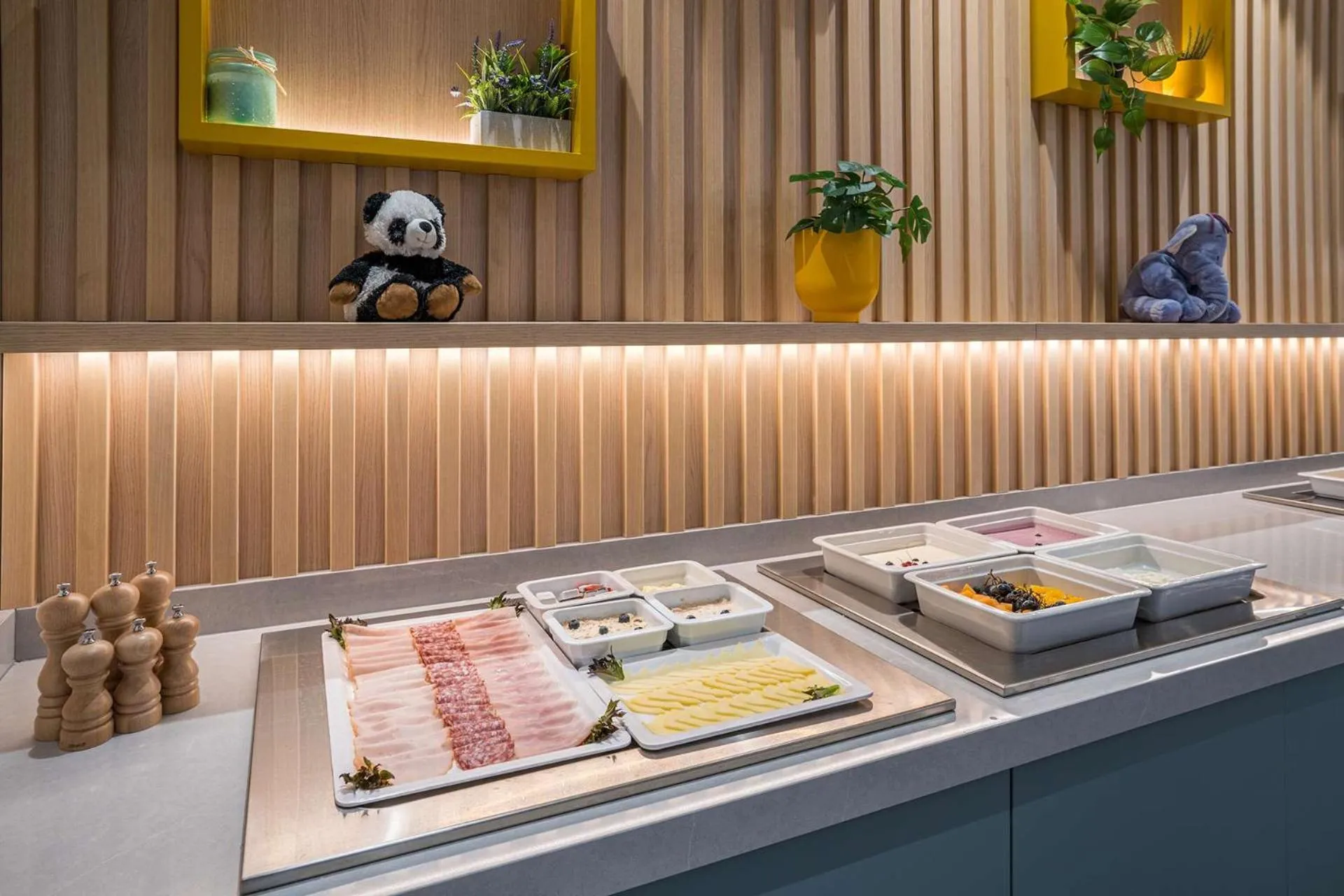 Dining area in Hampton By Hilton Locarno