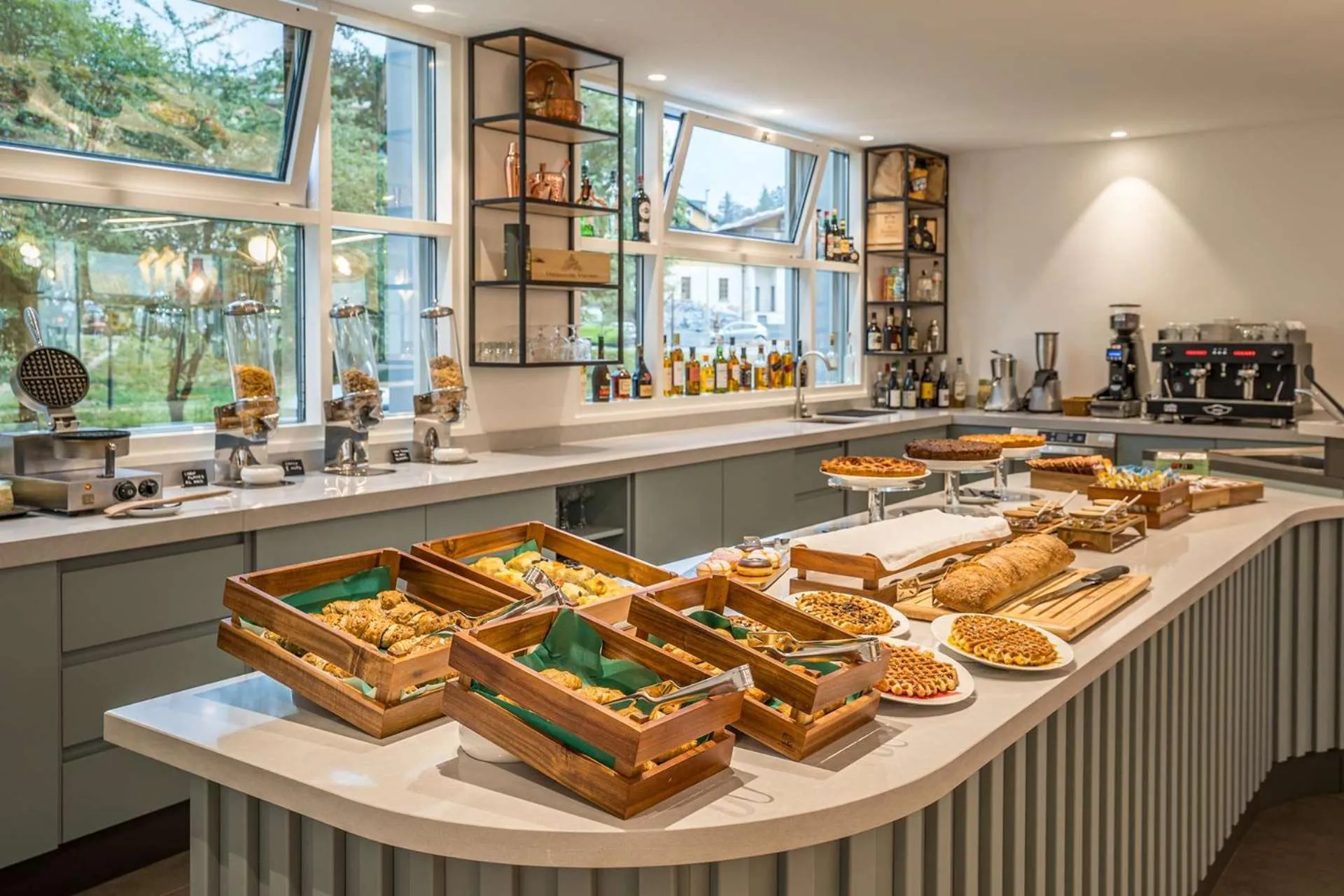 Dining area in Hampton By Hilton Locarno