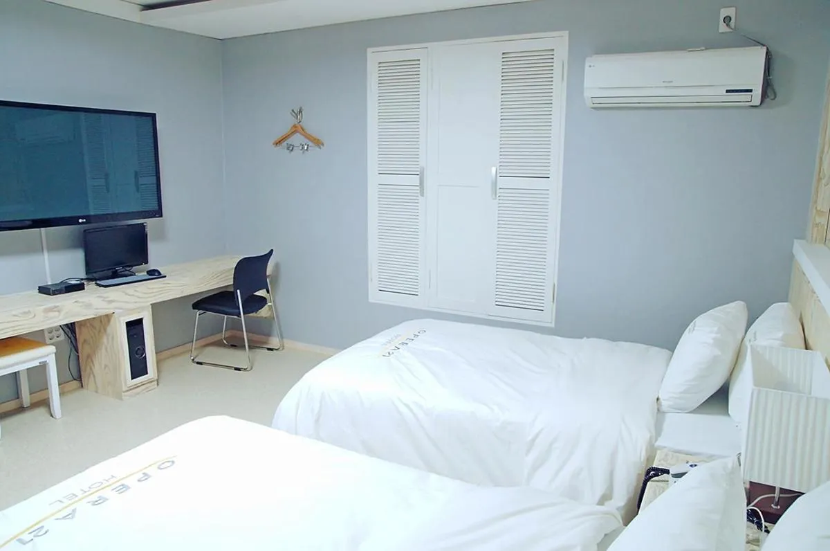 Bed in Opera 21 Hotel