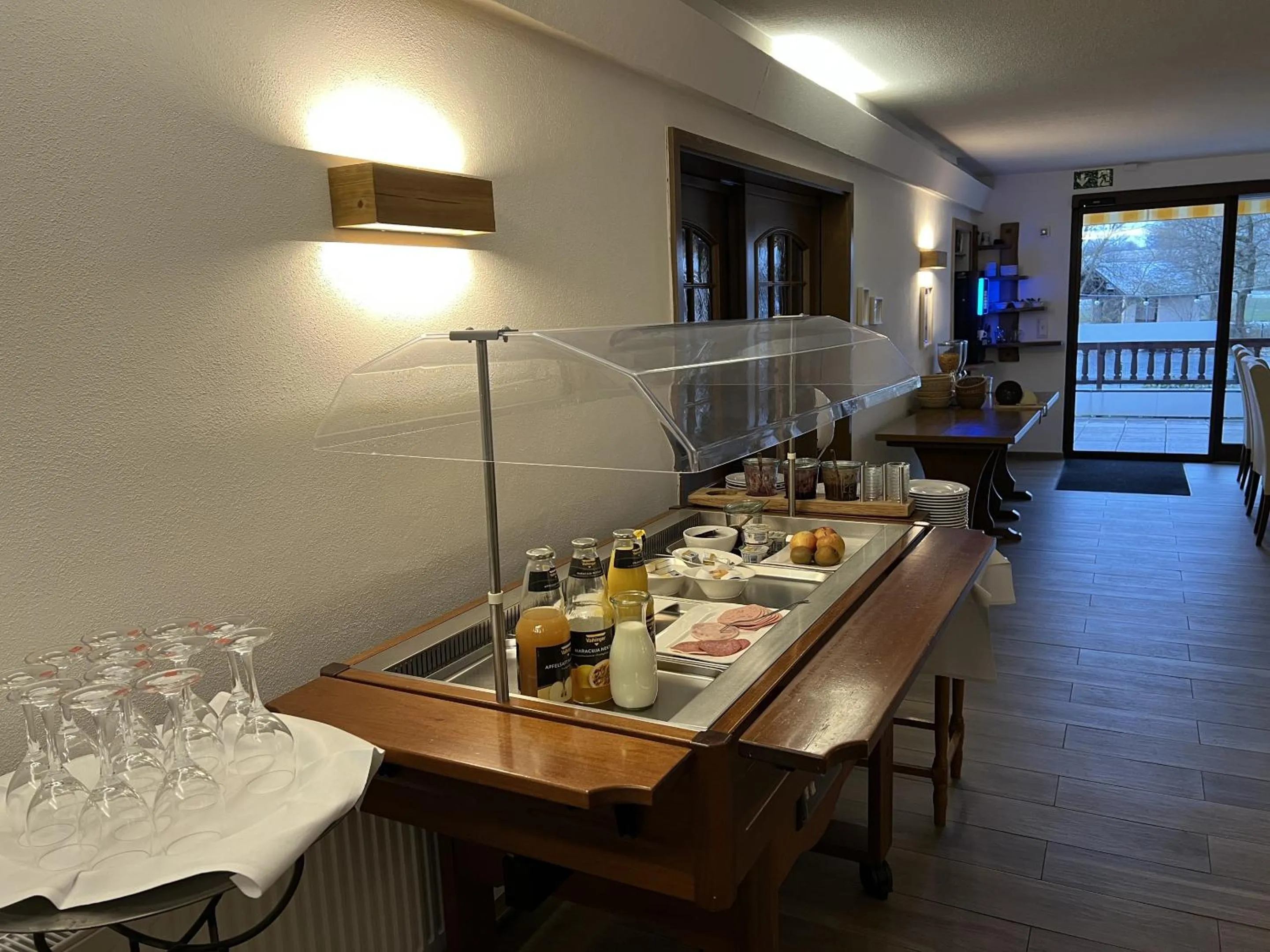 Breakfast in Hotel Wettlaufer - 3 Sterne S - sky -
