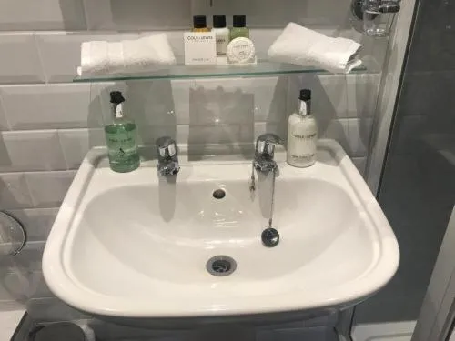 Bathroom in Daviot Guest House