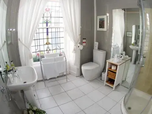 Double or Twin Room with Private Bathroom - single occupancy in Daviot Guest House Double or Twin Room with Private Bathroom - single occupancy in Daviot Guest House