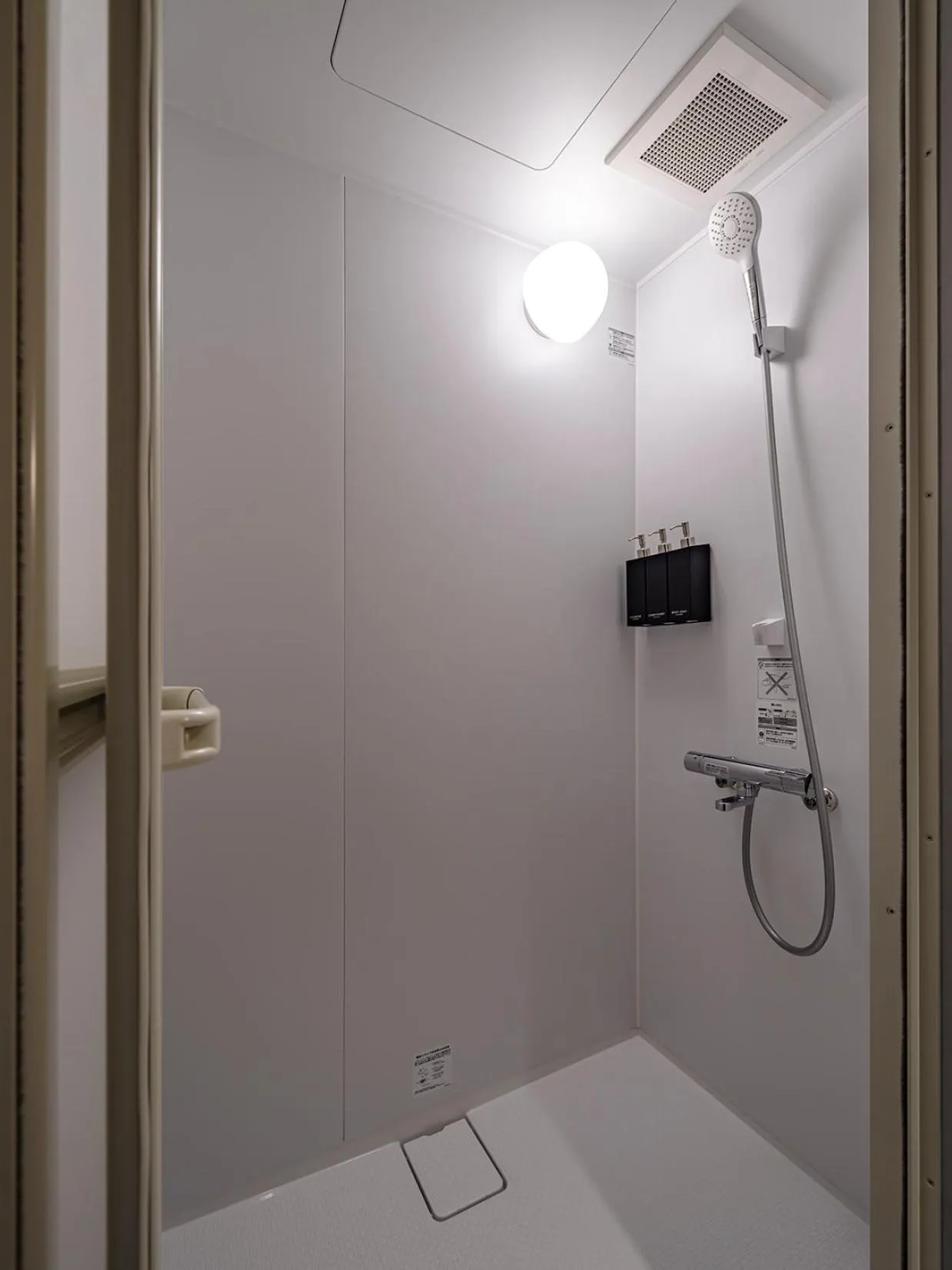 Shower in Arcade Hotel