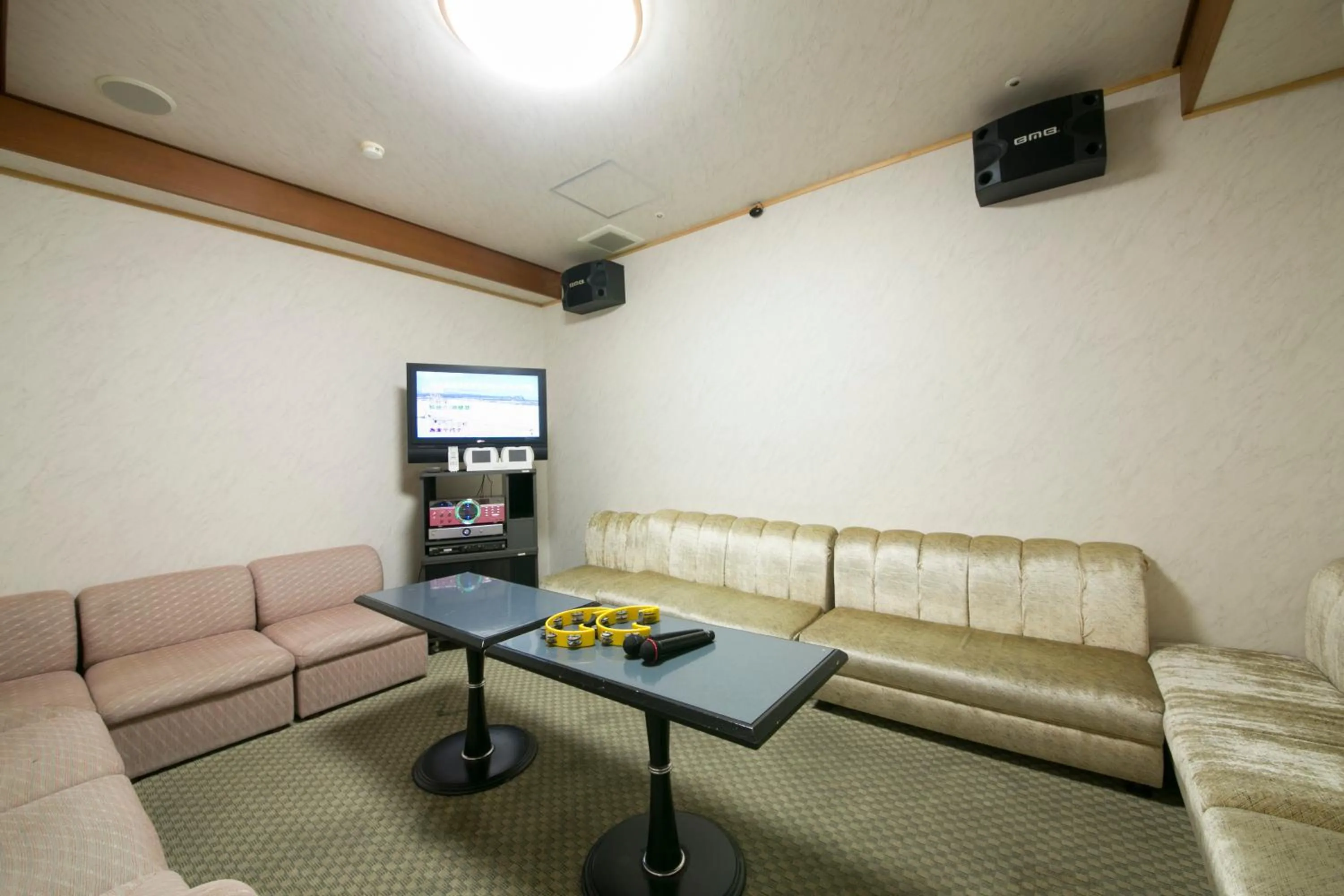 Karaoke in Sansuikan Kawayu Midoriya