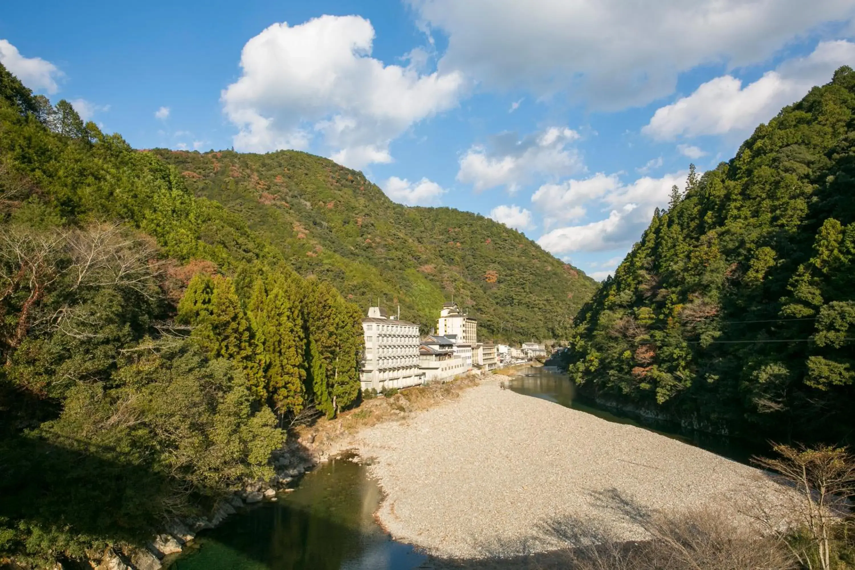 Property building in Sansuikan Kawayu Midoriya Property building in Sansuikan Kawayu Midoriya