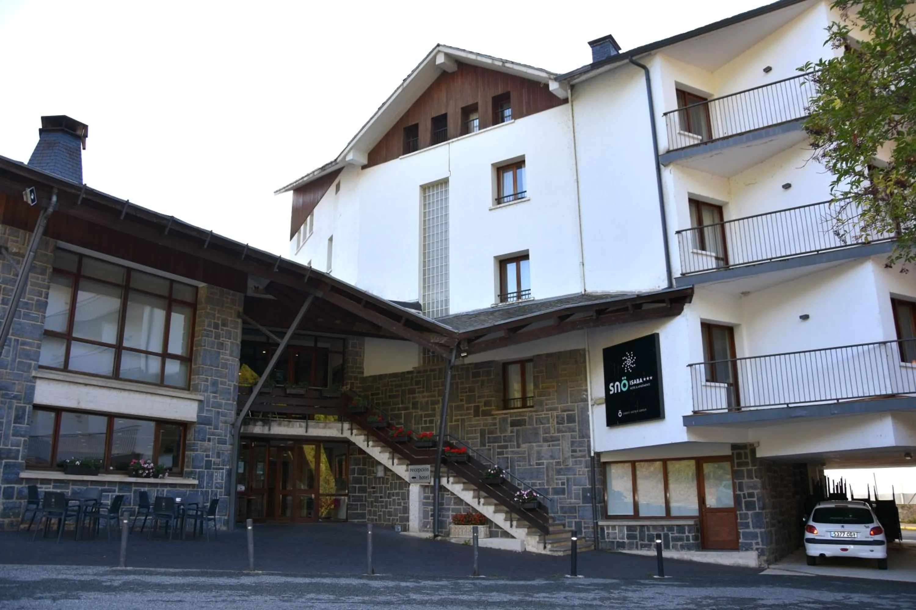 Property building in Hotel y Apartamentos SNÖ Isaba