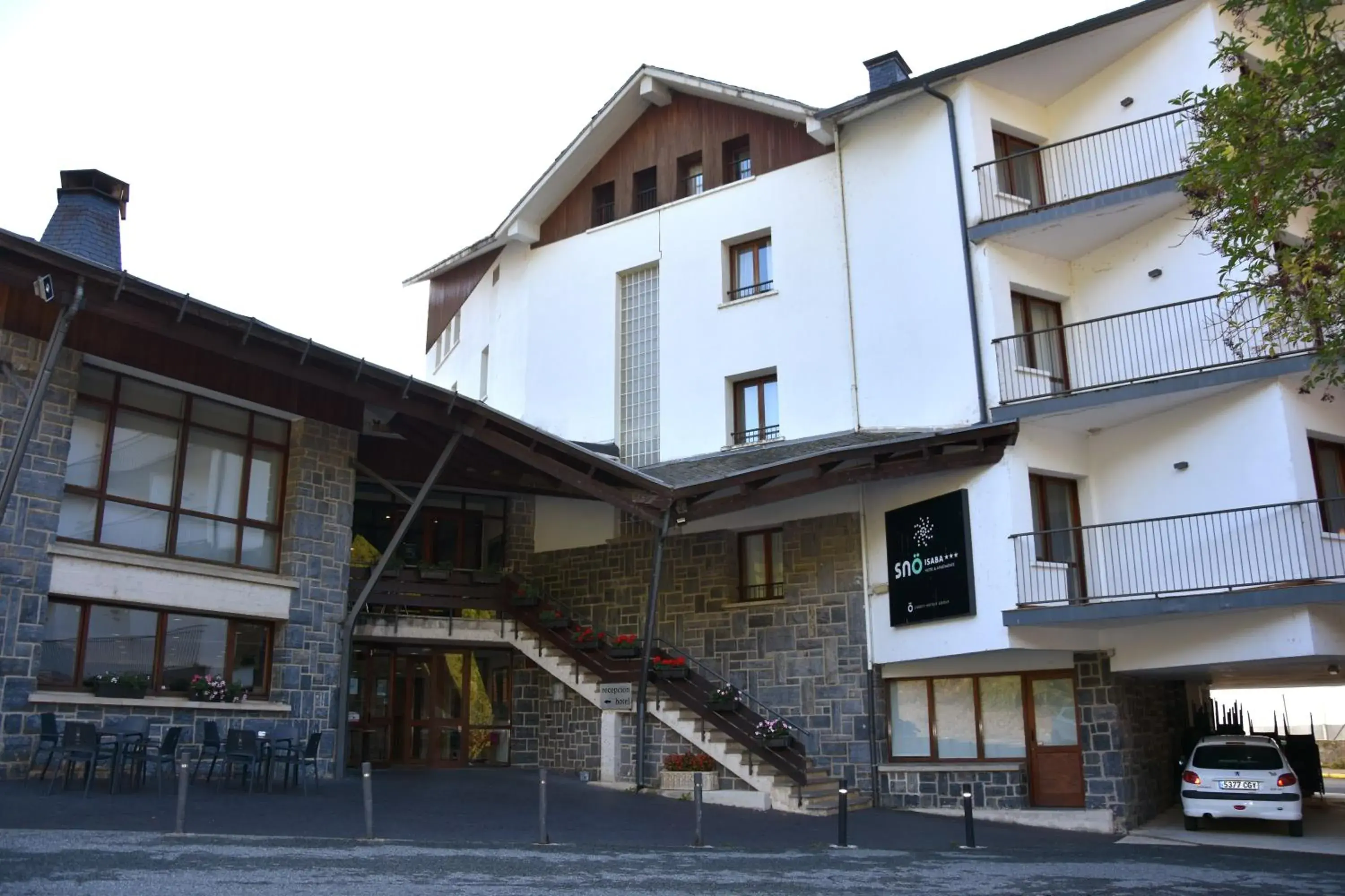 Property building in Hotel y Apartamentos SNÖ Isaba Property building in Hotel y Apartamentos SNÖ Isaba