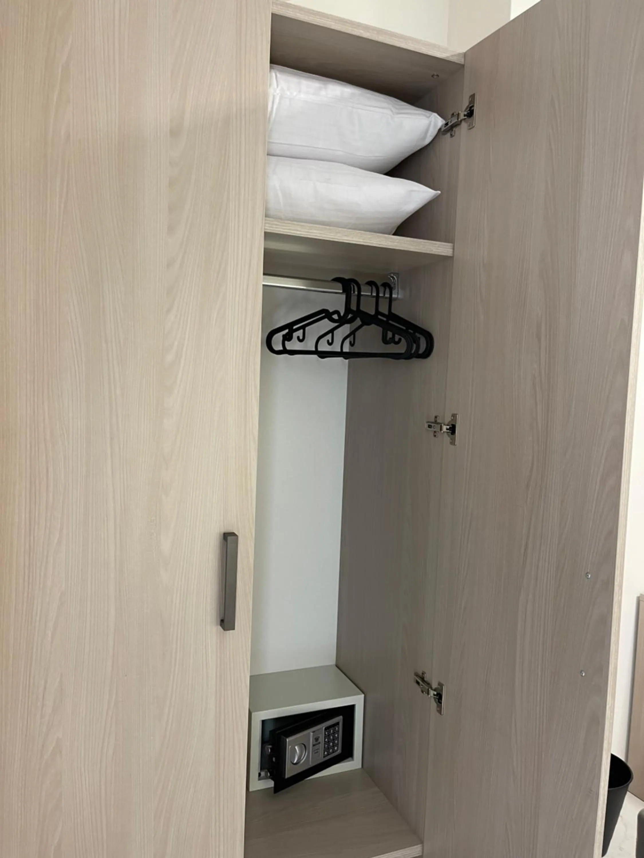 wardrobe in Hotel Diadema