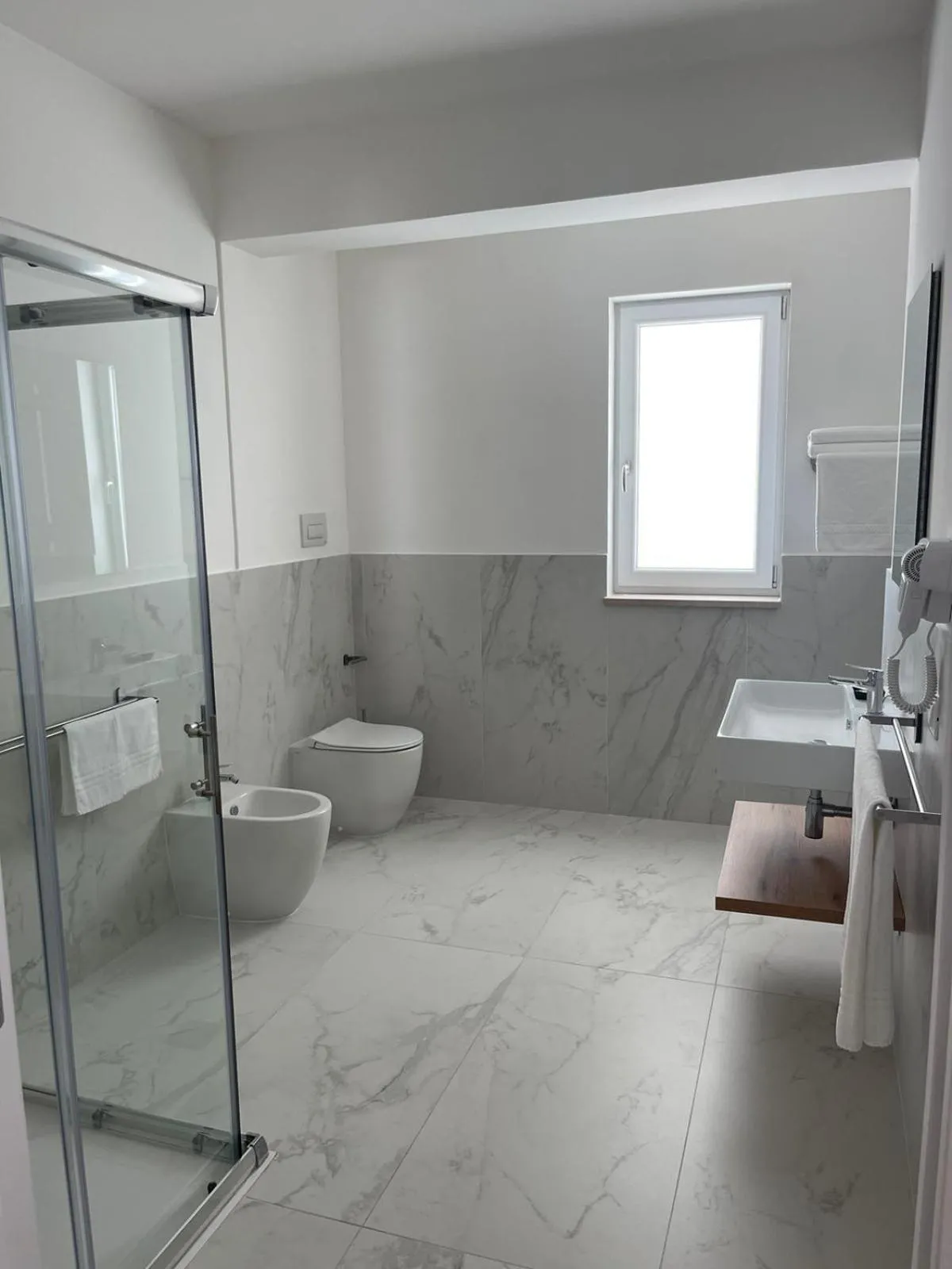 Shower in Hotel Diadema
